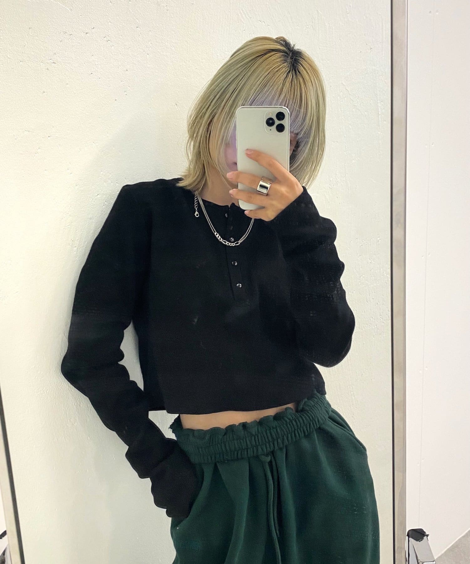 WHO’S WHO gallery(フーズフーギャラリー) ヘンリーネックショートトップス