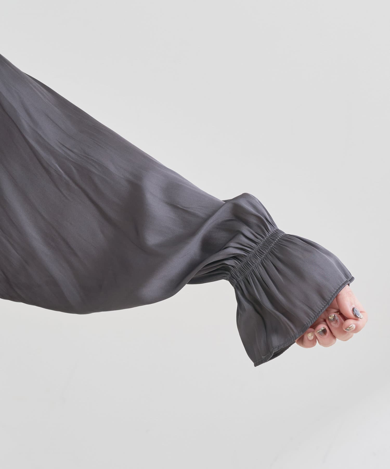 natural couture(ナチュラルクチュール) 【WEB限定】便利なシャーリングボリューム袖ブラウス