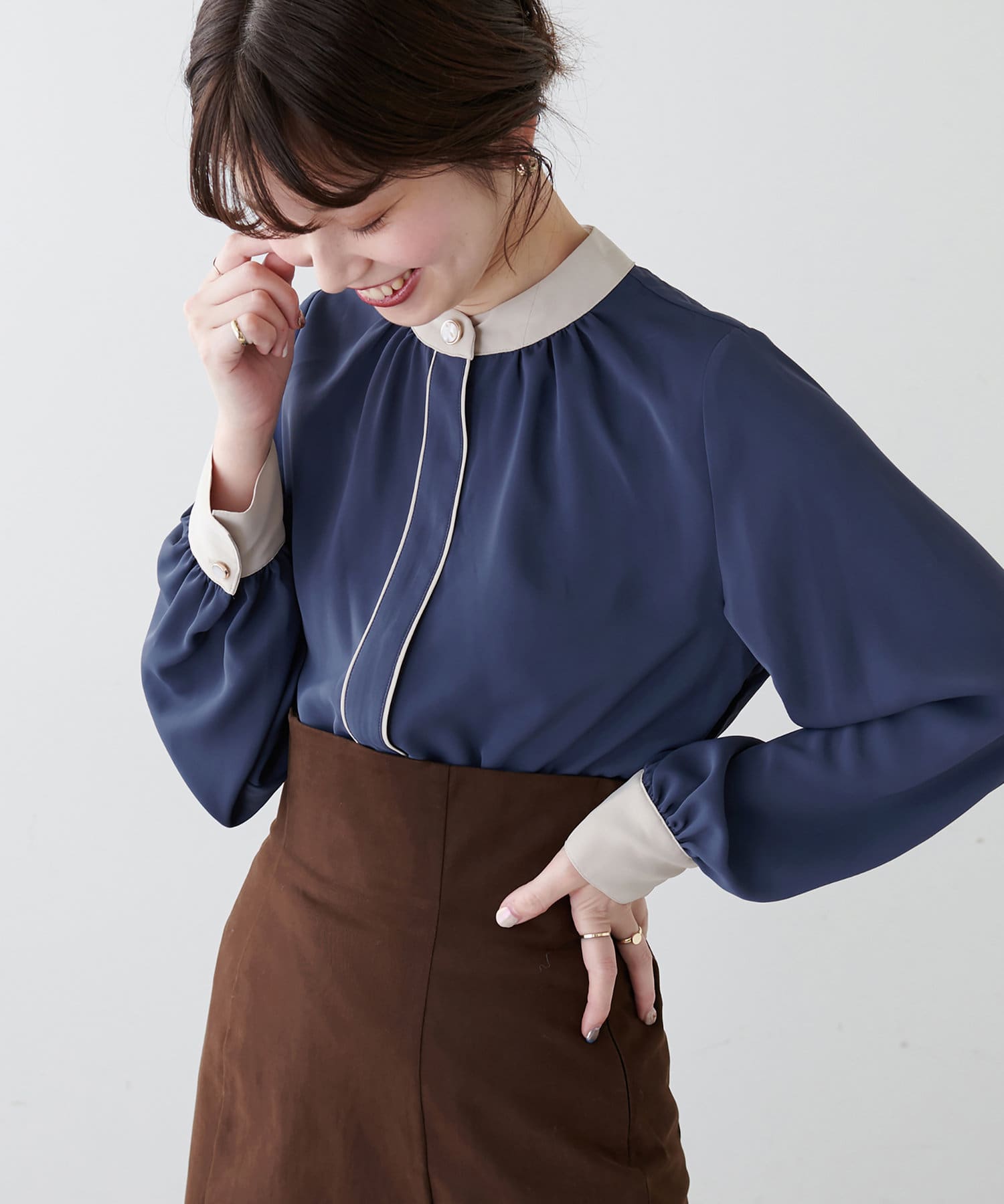 WEB限定】バイカラーデザイン釦ブラウス | natural couture(ナチュラル