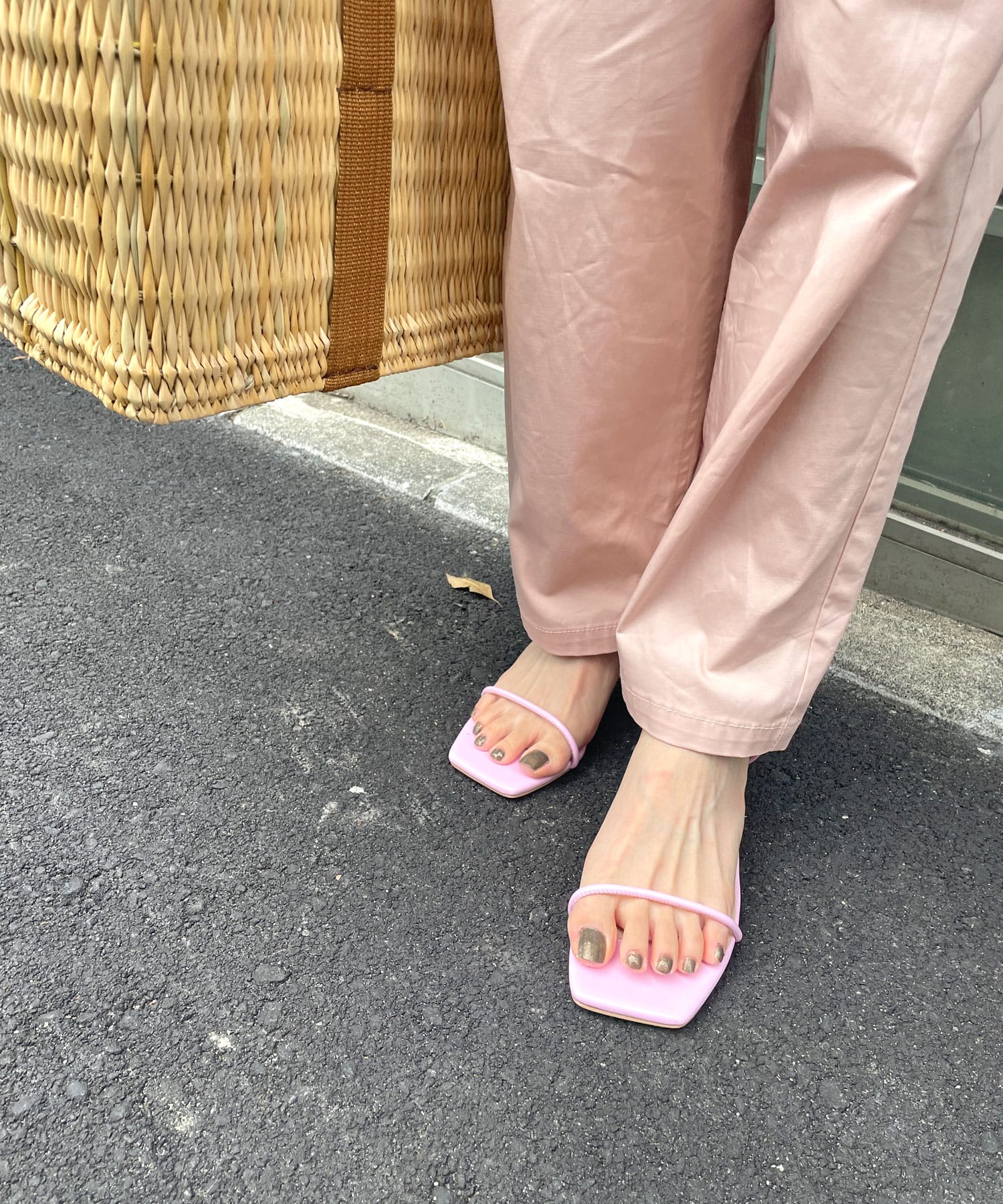 大人カジュアルにぴったり】スクエアストラップミュール