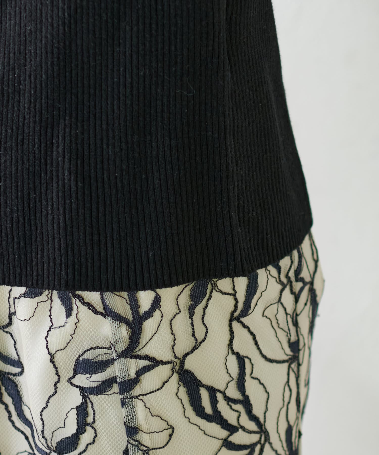 natural couture(ナチュラルクチュール) Vネックフリルデザインニット