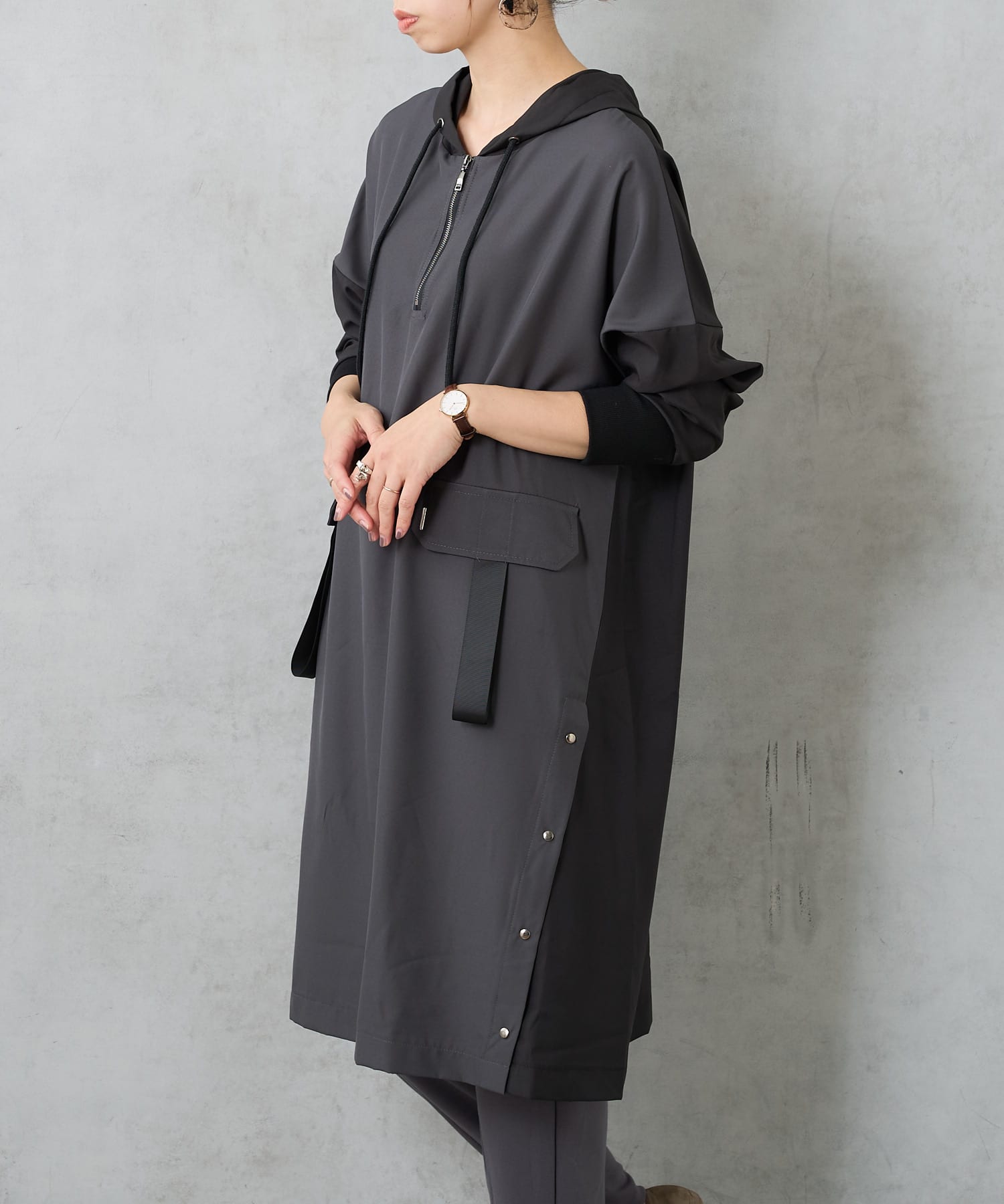 大人かっこいいを演出 配色ジップパーカーワンピース Pal Collection パルコレクション レディース Pal Closet パルクローゼット パルグループ公式ファッション通販サイト