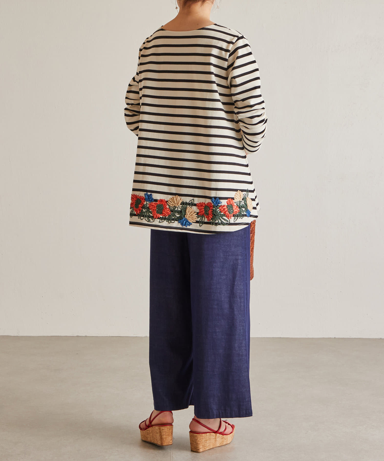 LIVEでご紹介》裾花刺繍カットソー | BEARDSLEY(ビアズリー)レディース LIVEでご紹介》裾花刺繍カットソー | BEARDSLEY(ビアズリー)レディース