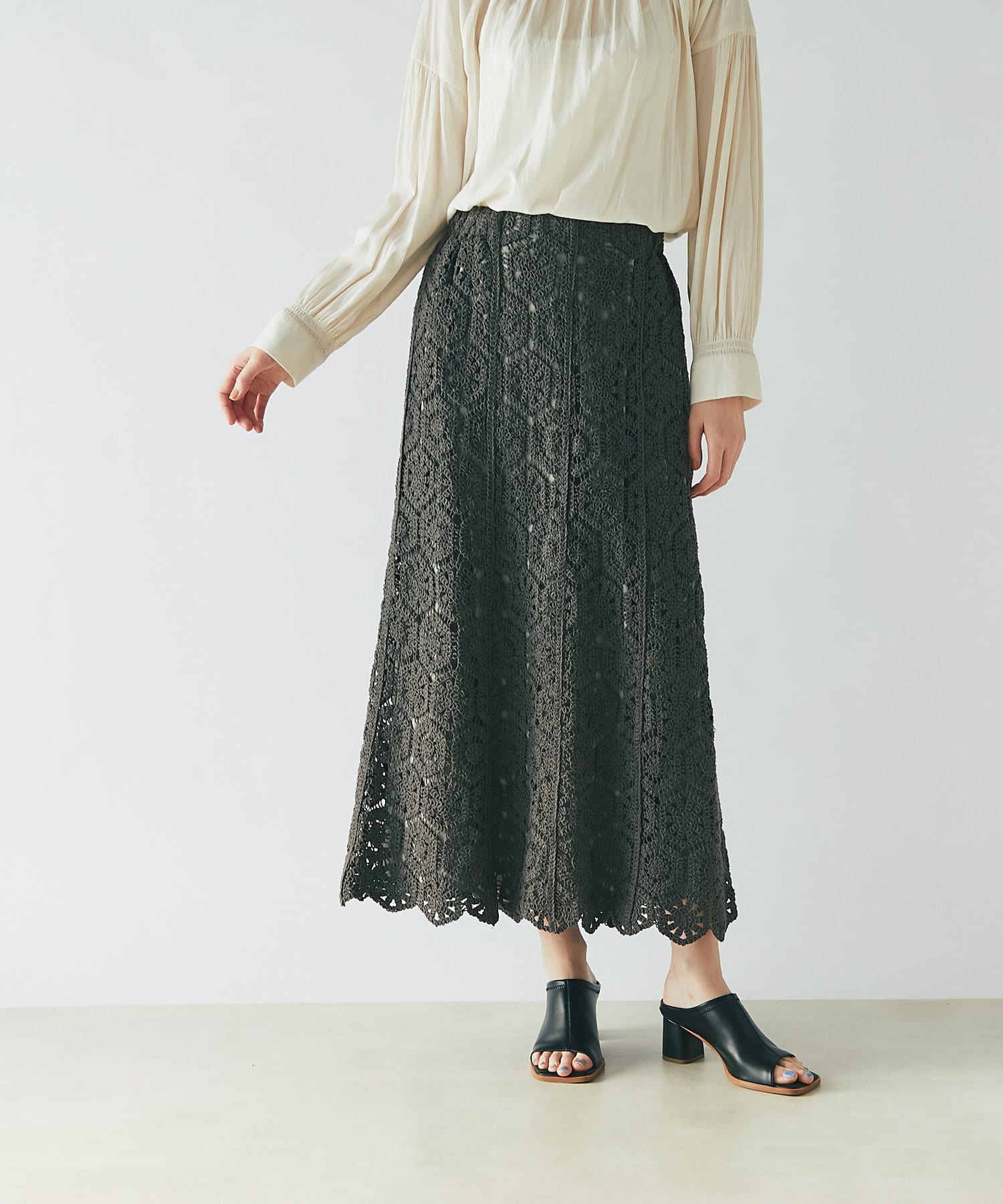 un dix cors(アンディコール) 【纏うだけで主役級】かぎ針切替ロングスカート