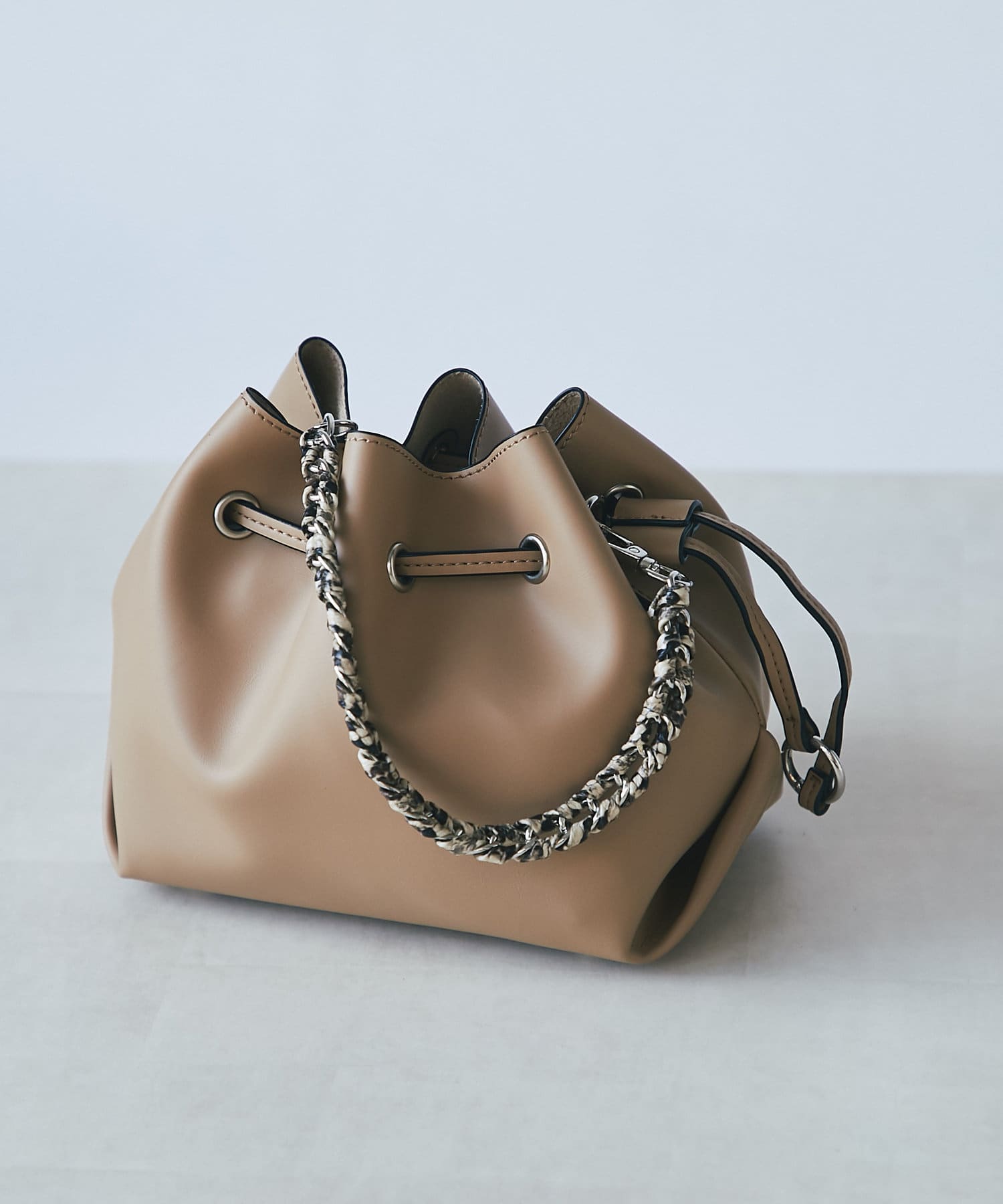 un dix cors(アンディコール) 【cache cache(カシュカシュ)】かがりチェーンショルダーバッグ