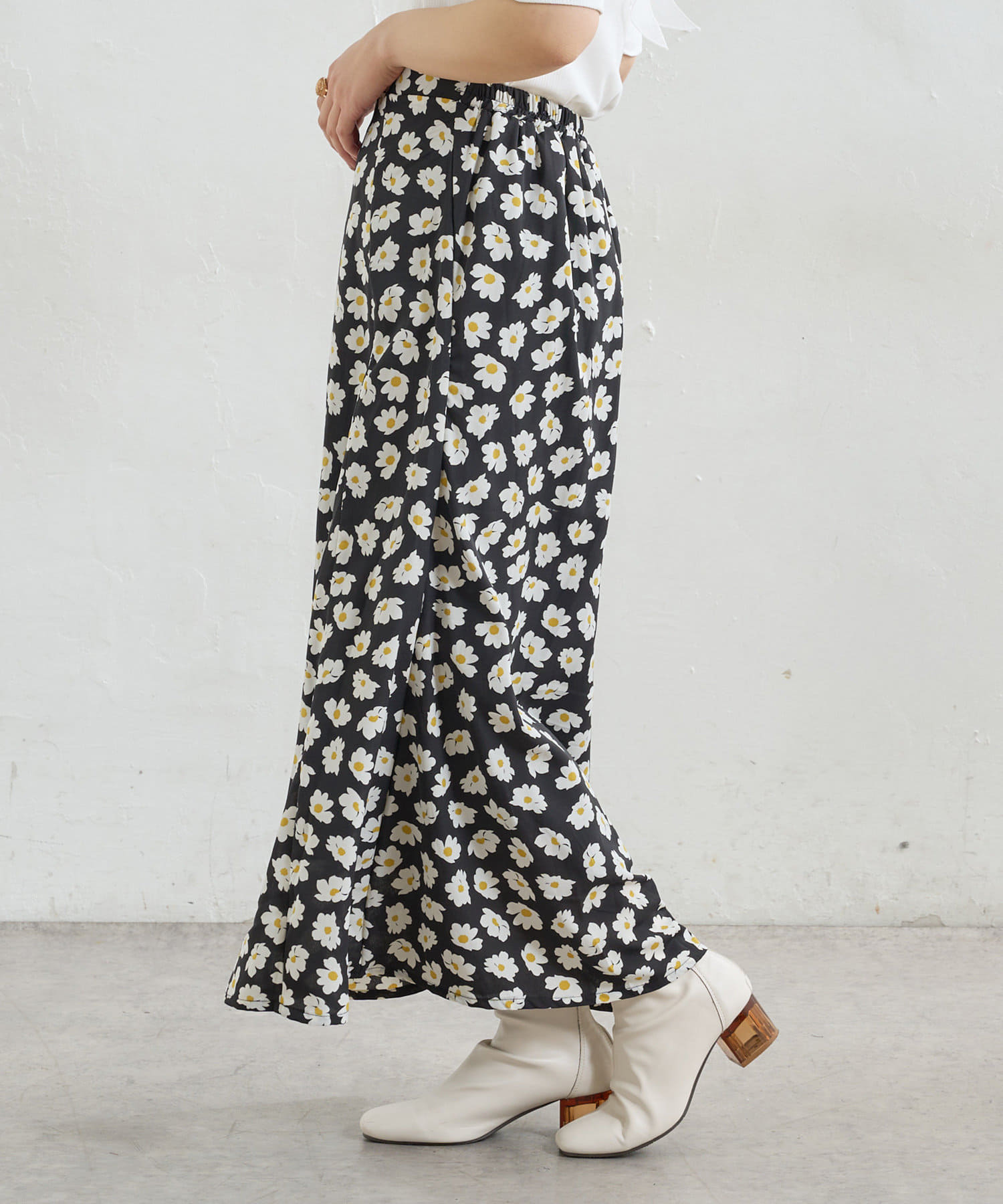 WEB限定】デイジー柄スカート | NICE CLAUP / OLIVE des OLIVE OUTLET