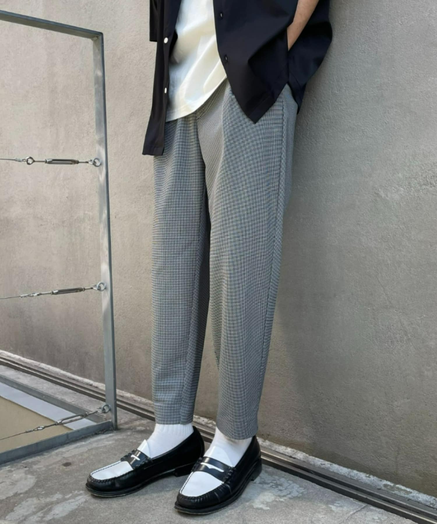 さりげないデザインとトレンドのシルエットで大人っぽく 千鳥タックテーパードパンツ Ciaopanic チャオパニック メンズ Pal Closet パルクローゼット パルグループ公式ファッション通販サイト