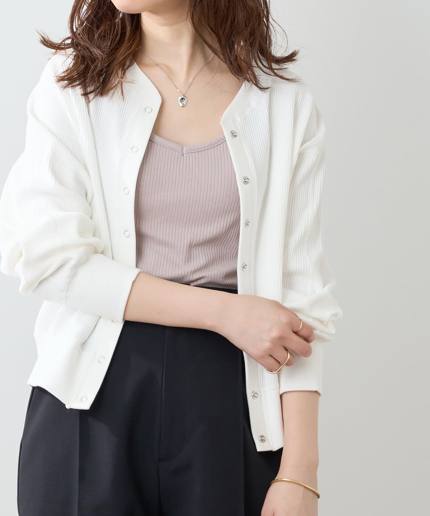 natural couture(ナチュラルクチュール) オールシーズン着用できる！カップ付きテレコリブキャミソール