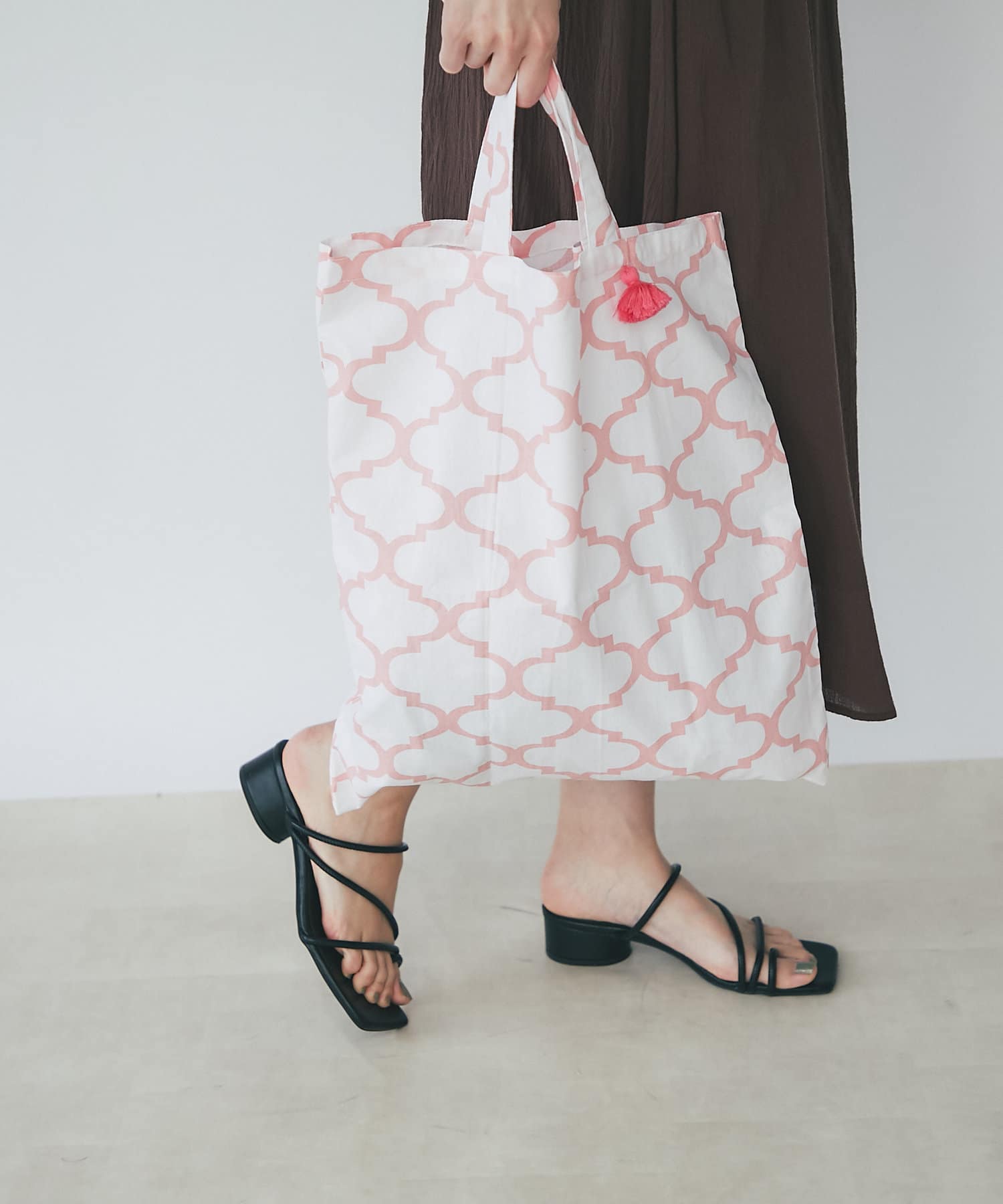 Fatima Morocco タイル柄エコバッグ Un Dix Cors アンディコール 店舗在庫リスト Pal Closet パルクローゼット パルグループ公式ファッション通販サイト Pal Closet パルクローゼット パルグループ公式ファッション通販サイト