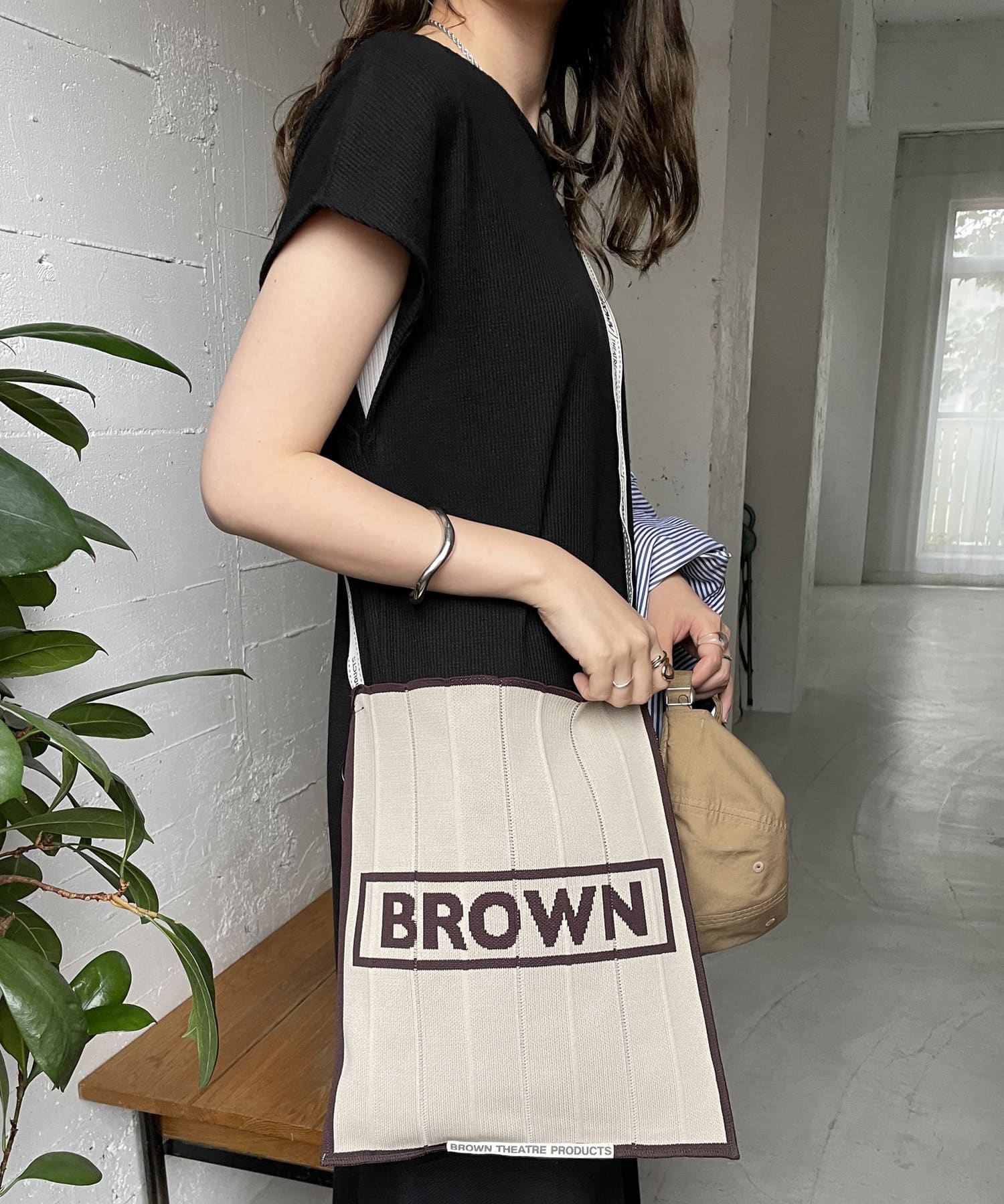 Brown Theatre Products ニットショルダーバッグm Discoat ディスコート レディース Pal Closet パルクローゼット パルグループ公式ファッション通販サイト
