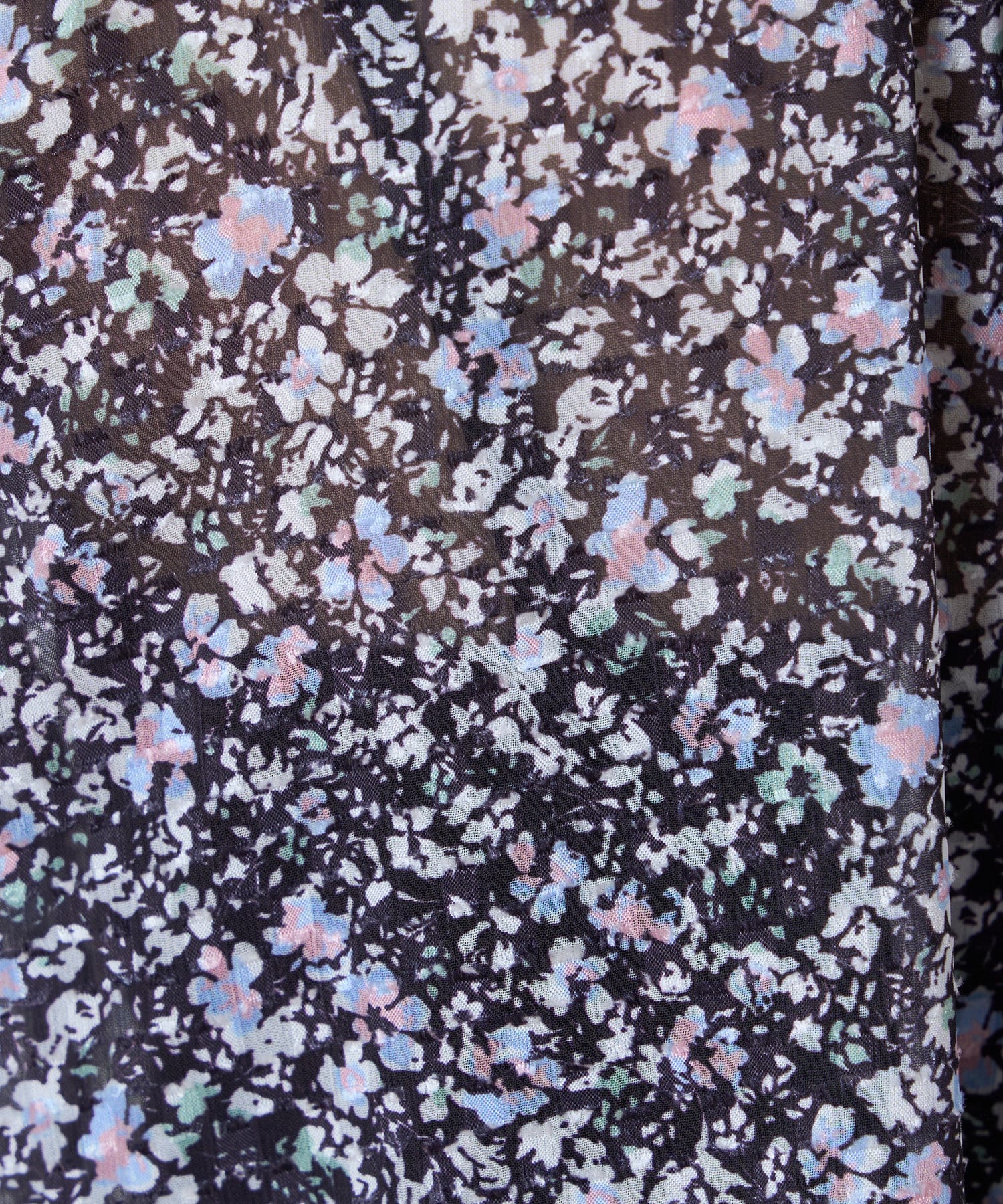 natural couture(ナチュラルクチュール) 2WAY着用可/着回し抜群。小花柄ジャガードパイピングブラウス