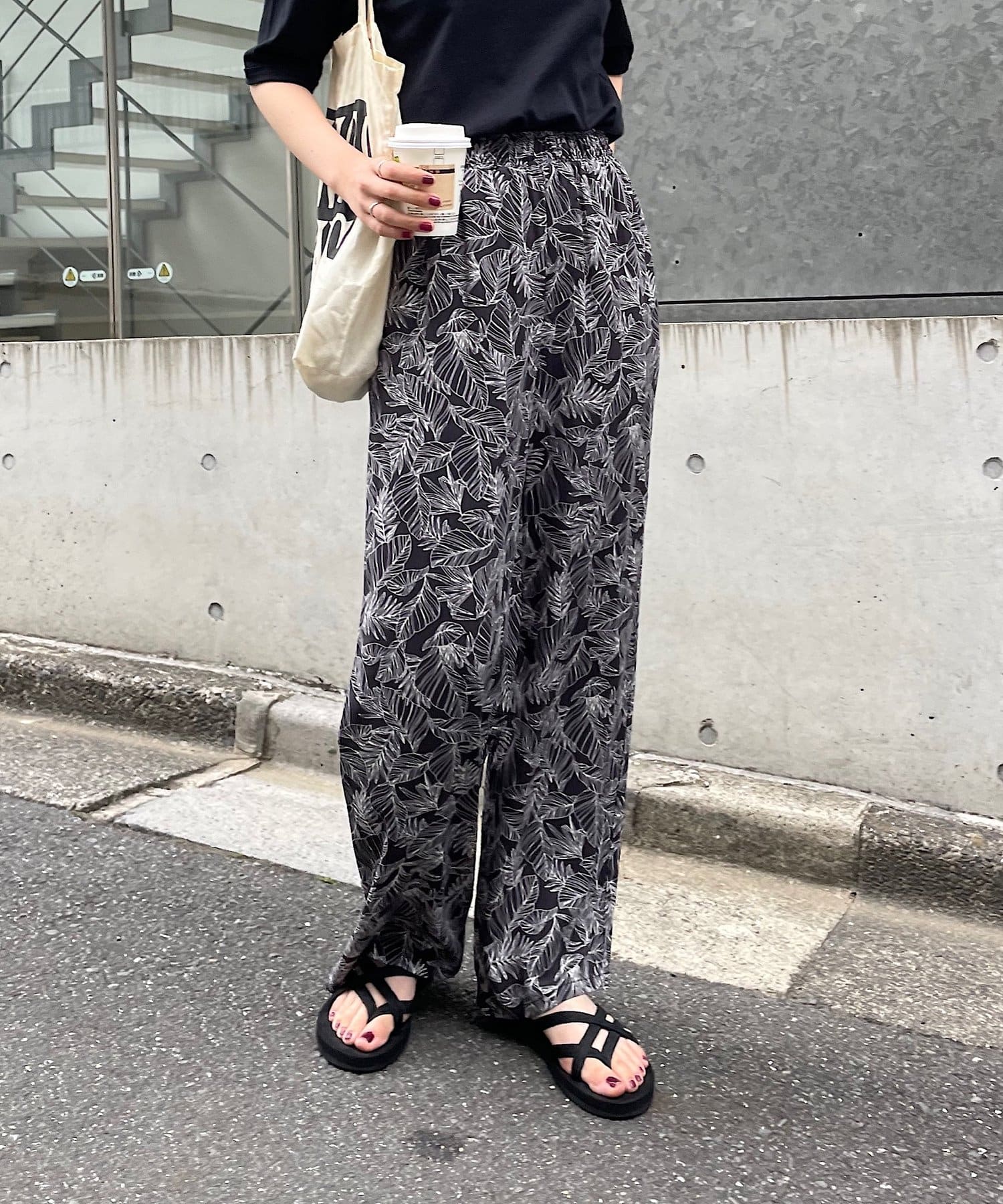 リーフ柄リラックスパンツ Discoat ディスコート レディース Pal Closet パルクローゼット パルグループ公式ファッション通販サイト