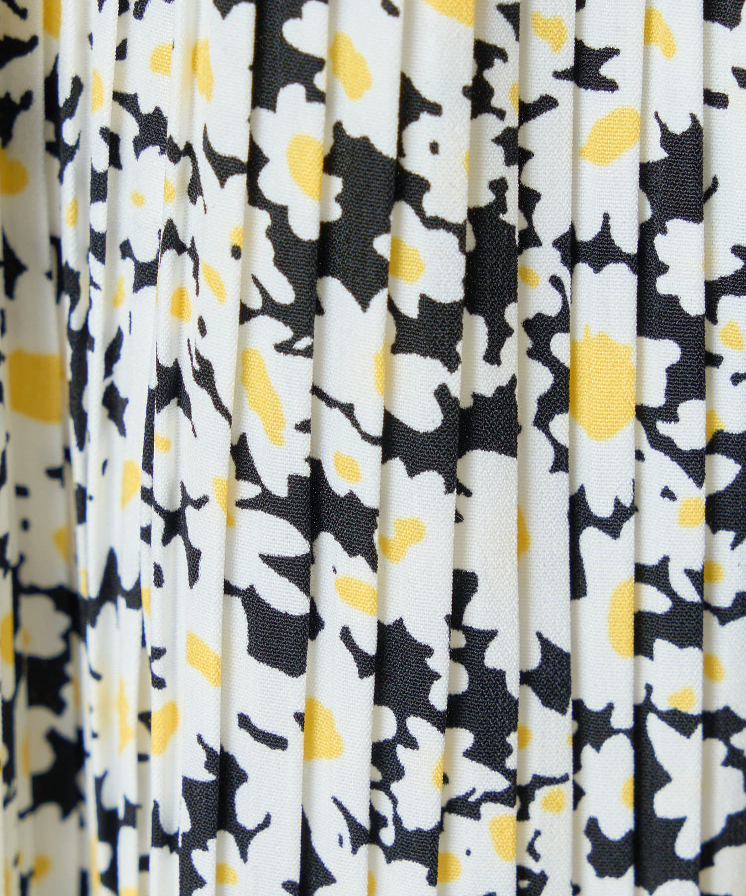 natural couture(ナチュラルクチュール) 春の気分を盛り上げてくれる ハッピーフラワープリーツスカート