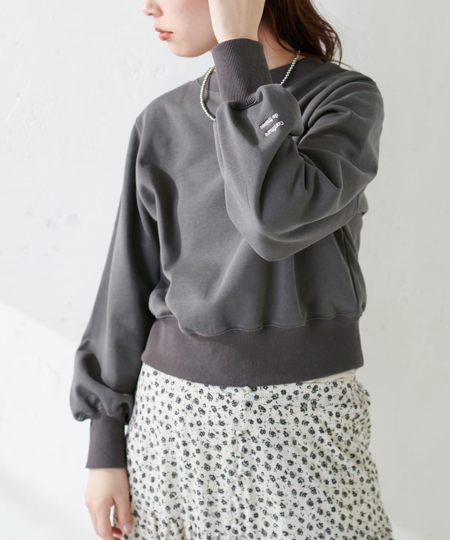 NICE CLAUP / OLIVE des OLIVE OUTLET(ナイスクラップ  / オリーブ デ オリーブ アウトレット) 袖口刺繍コンパクト裏毛プルオーバー