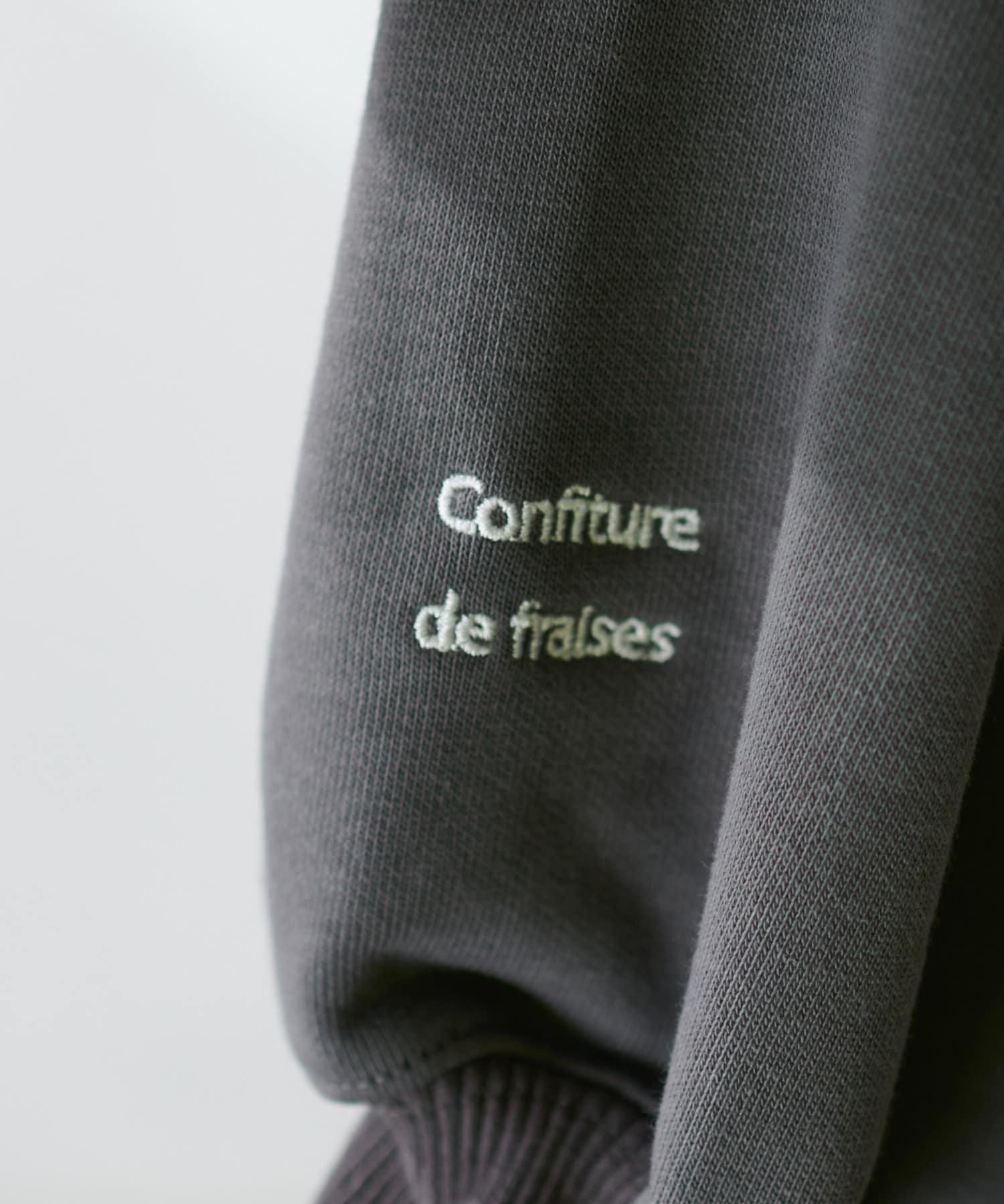 NICE CLAUP / OLIVE des OLIVE OUTLET(ナイスクラップ  / オリーブ デ オリーブ アウトレット) 袖口刺繍コンパクト裏毛プルオーバー