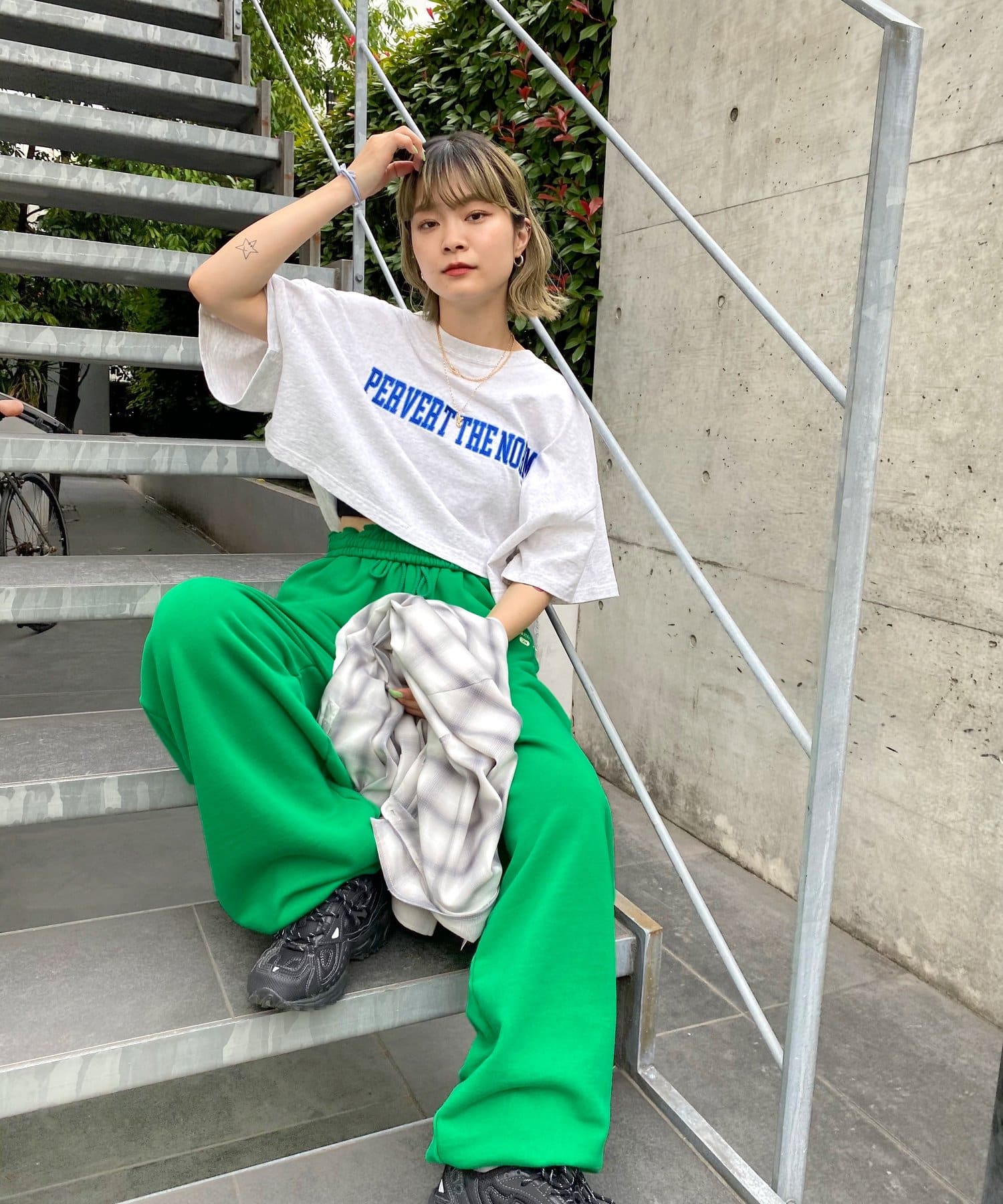 Who S Who Gallery ショートカレッジ刺繍tee Outlet アウトレット レディース Pal Closet パルクローゼット パルグループ公式ファッション通販サイト