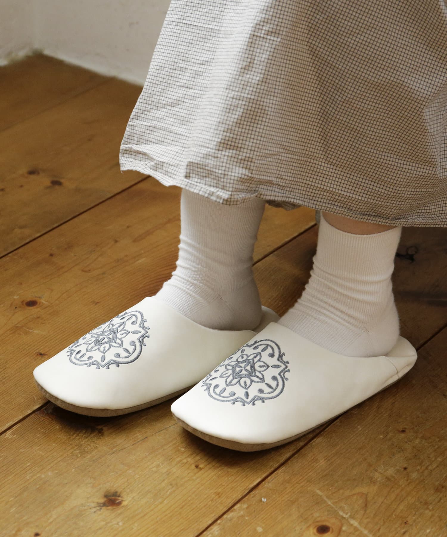 salut!(サリュ) ライフスタイル 刺繍バブーシュ（ホワイト） その他