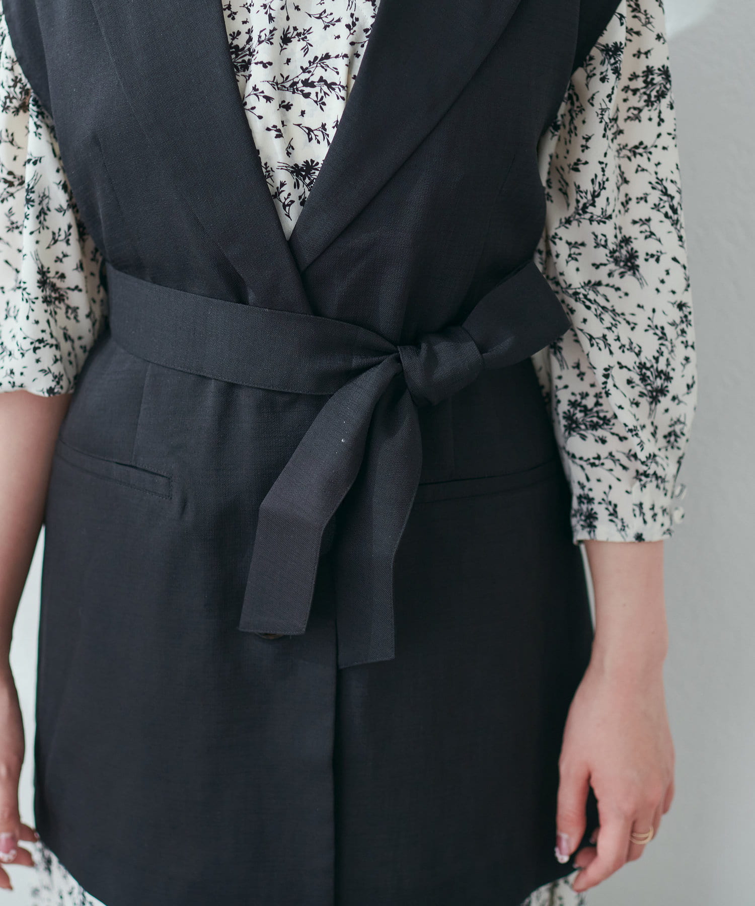 natural couture(ナチュラルクチュール) WEB限定/今年のトレンドコーデに欠かせない！テーラーデザインベスト付きジレ