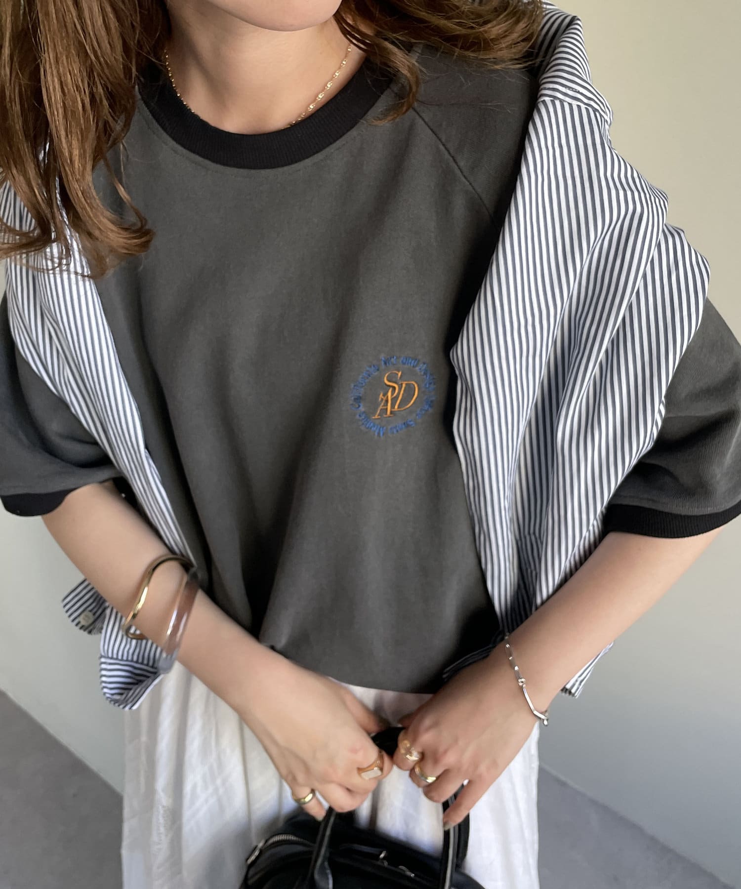 Discoat(ディスコート) ピグメントワンポイント刺繍リンガーTシャツ