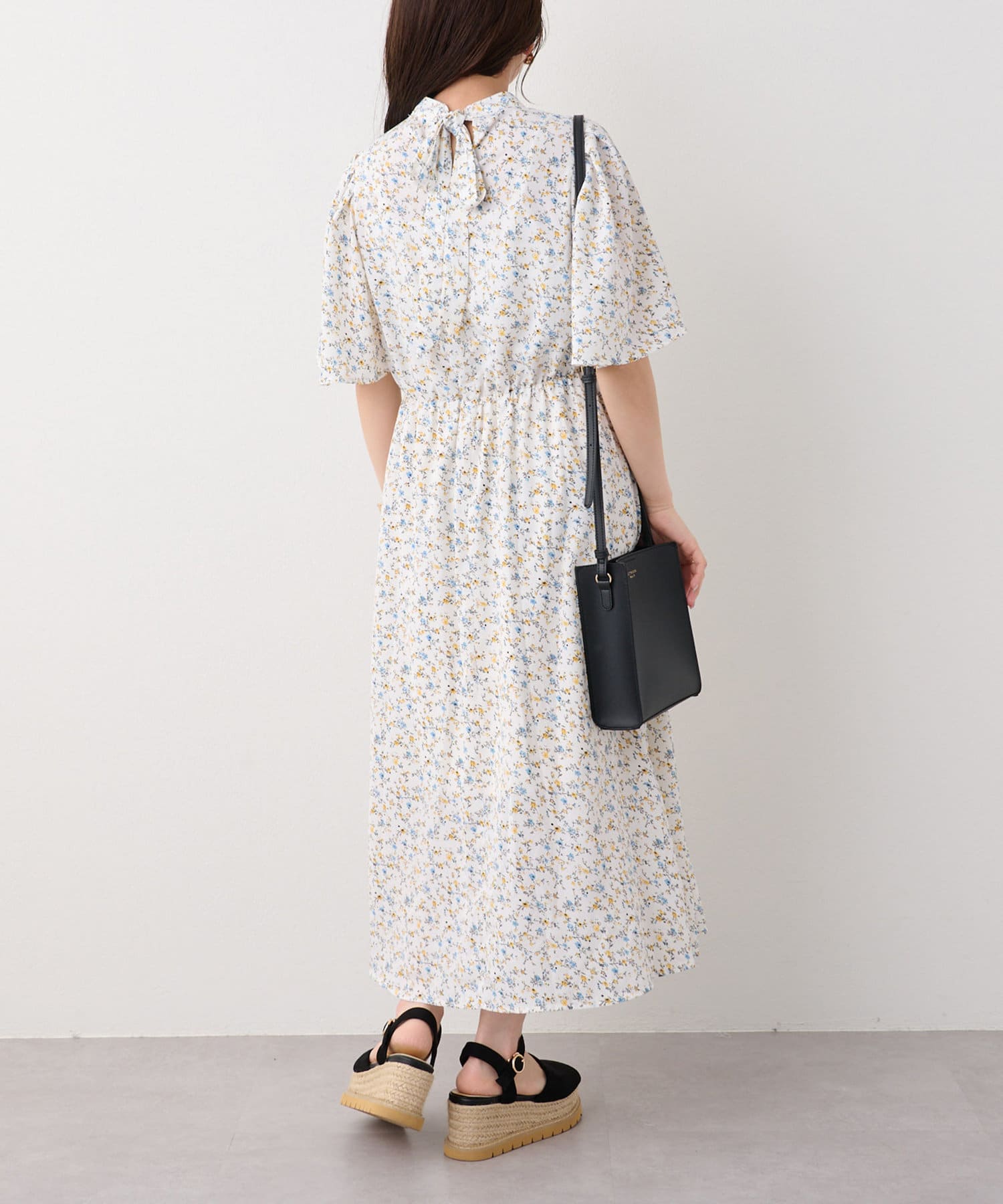 後ろリボン小花柄ワンピース | NICE CLAUP / OLIVE des OLIVE OUTLET 
