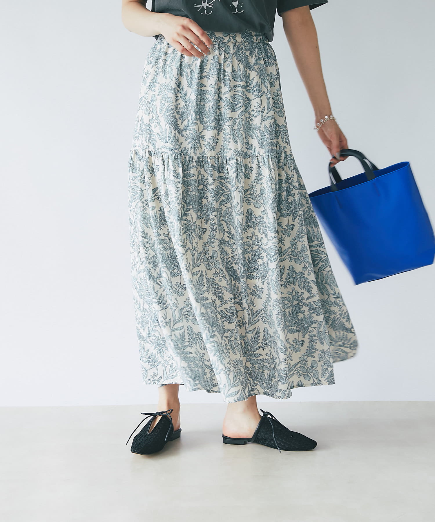 un dix cors(アンディコール) 【リゾートムードが高まる】リーフ柄２段ティアードスカート