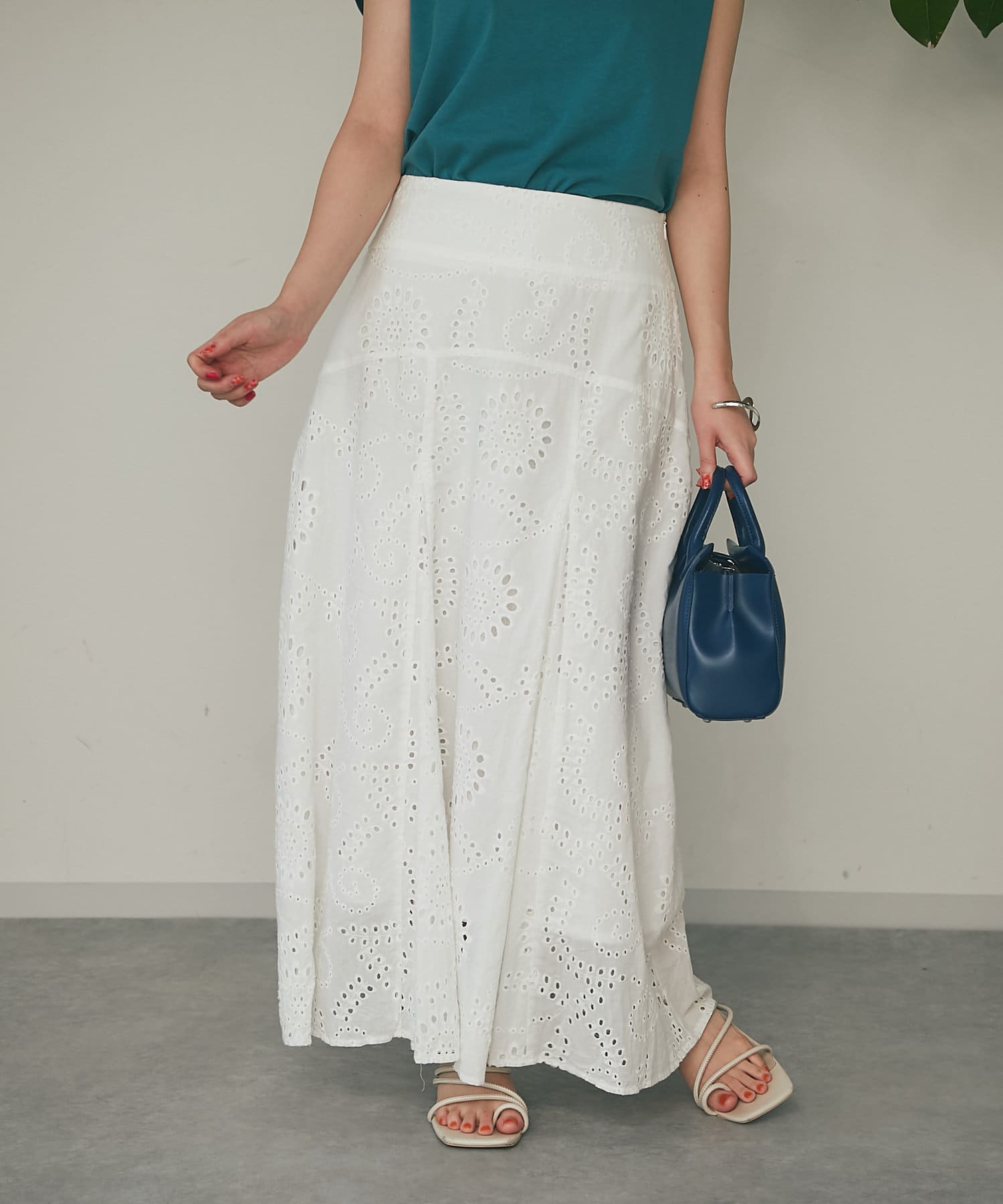 un dix cors(アンディコール) 【大人フェミニンに着こなせる】パンチングレースフレアースカート