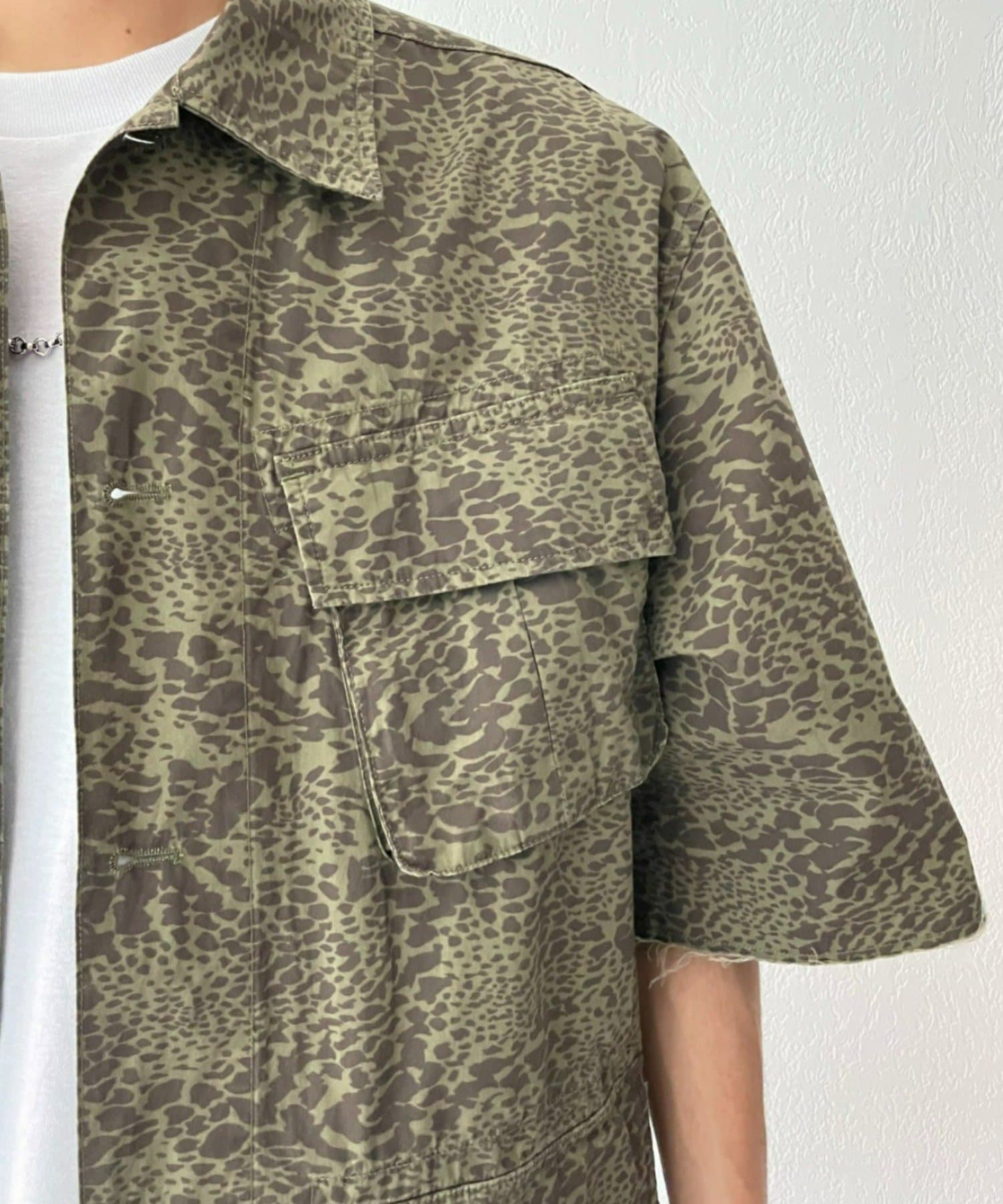 CIAOPANIC(チャオパニック) ミリタリーミックスに、カモフラージュプリント半袖ルーズシャツ