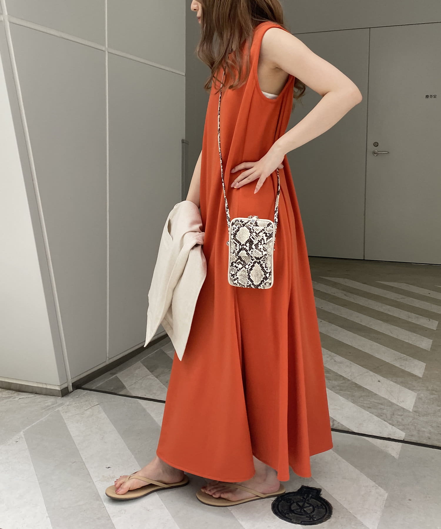 美品⭐️ヴェロフォンナバルーンスリーブポンチワンピース コスパ最強】ポンチノースリマーメイドワンピース | Thevon