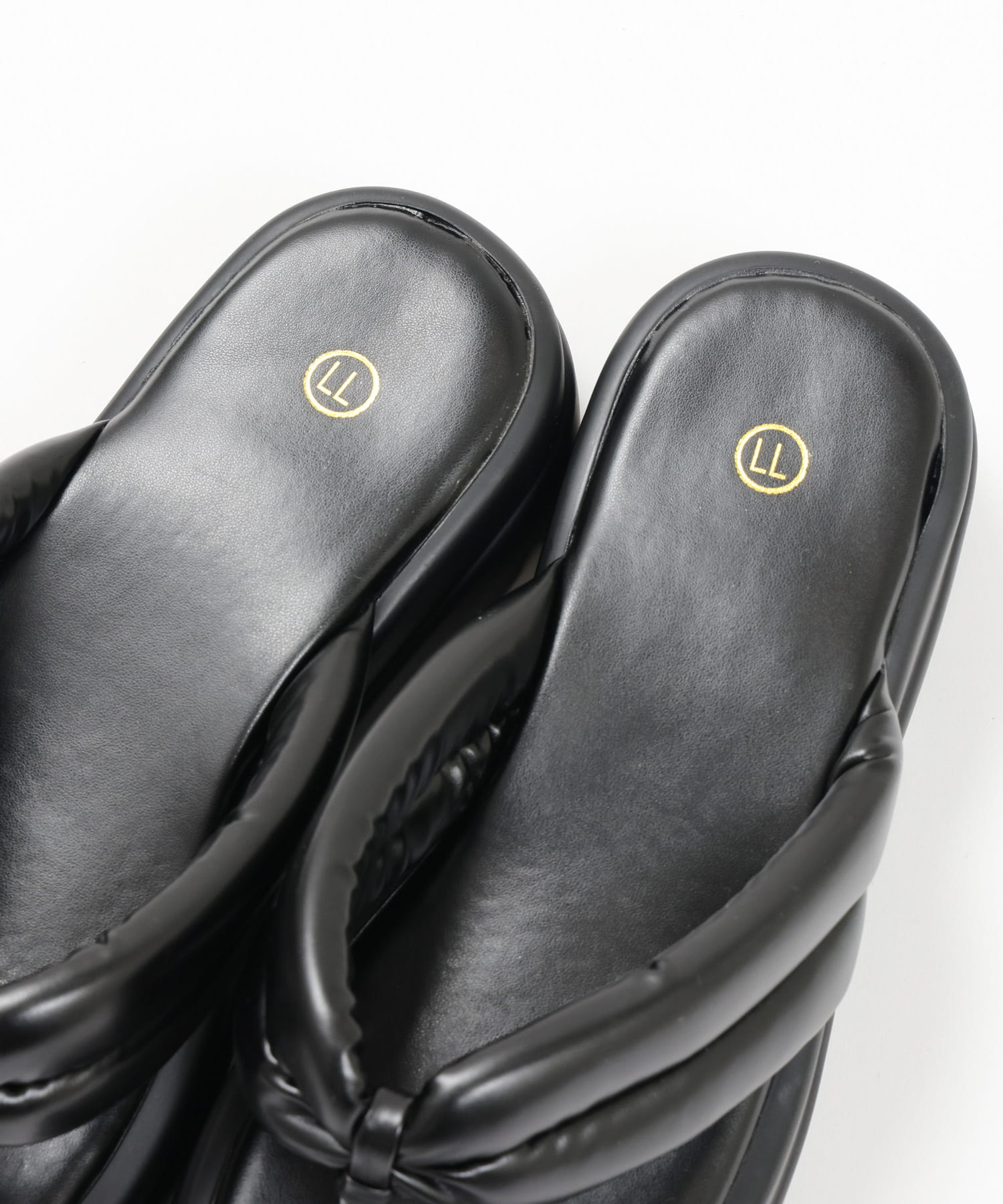 NICE CLAUP / OLIVE des OLIVE OUTLET(ナイスクラップ  / オリーブ デ オリーブ アウトレット) フェイクレザートングサンダル