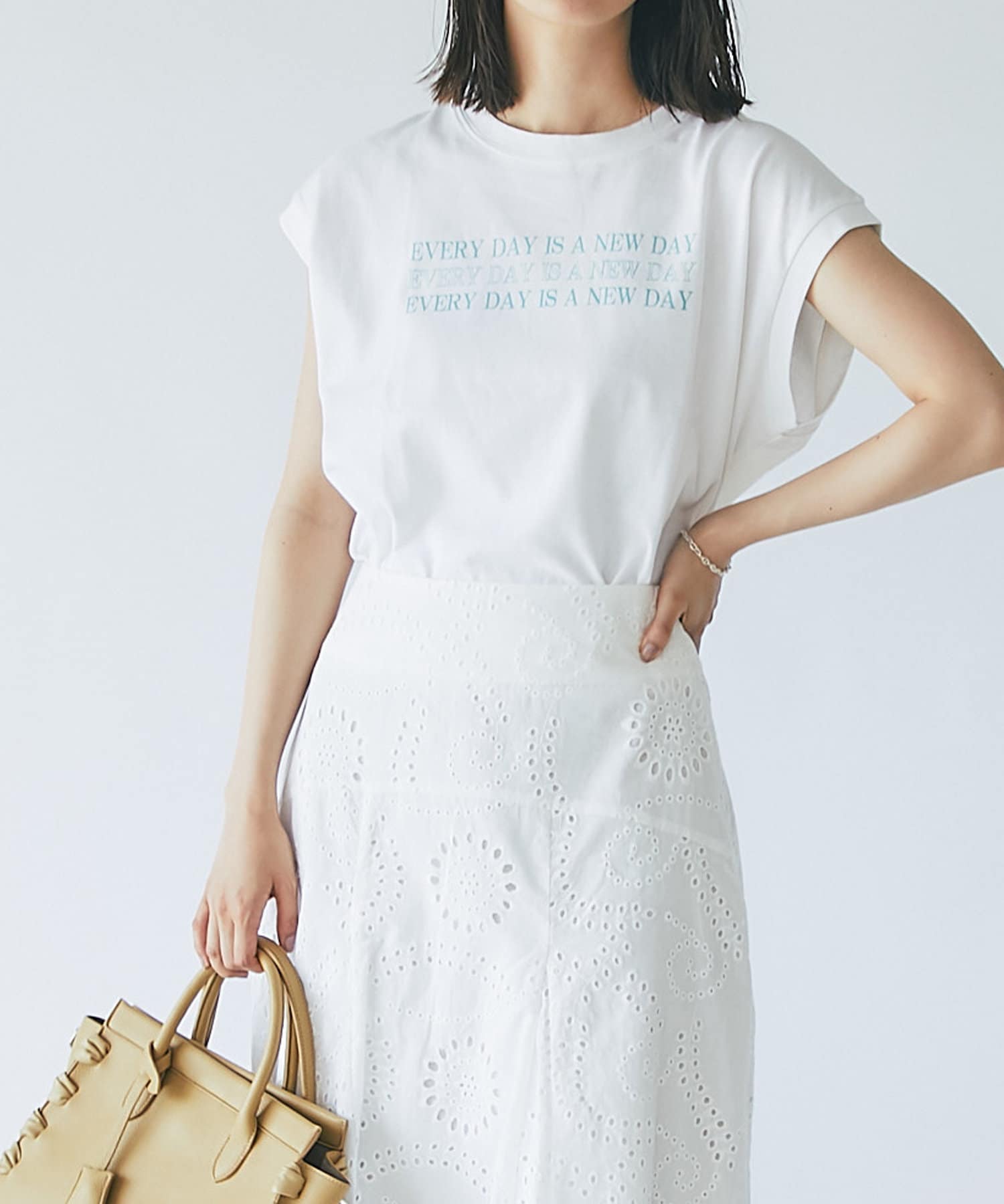 un dix cors(アンディコール) 【遊び心ある大人プリント】フレンチスリーブロゴTシャツ