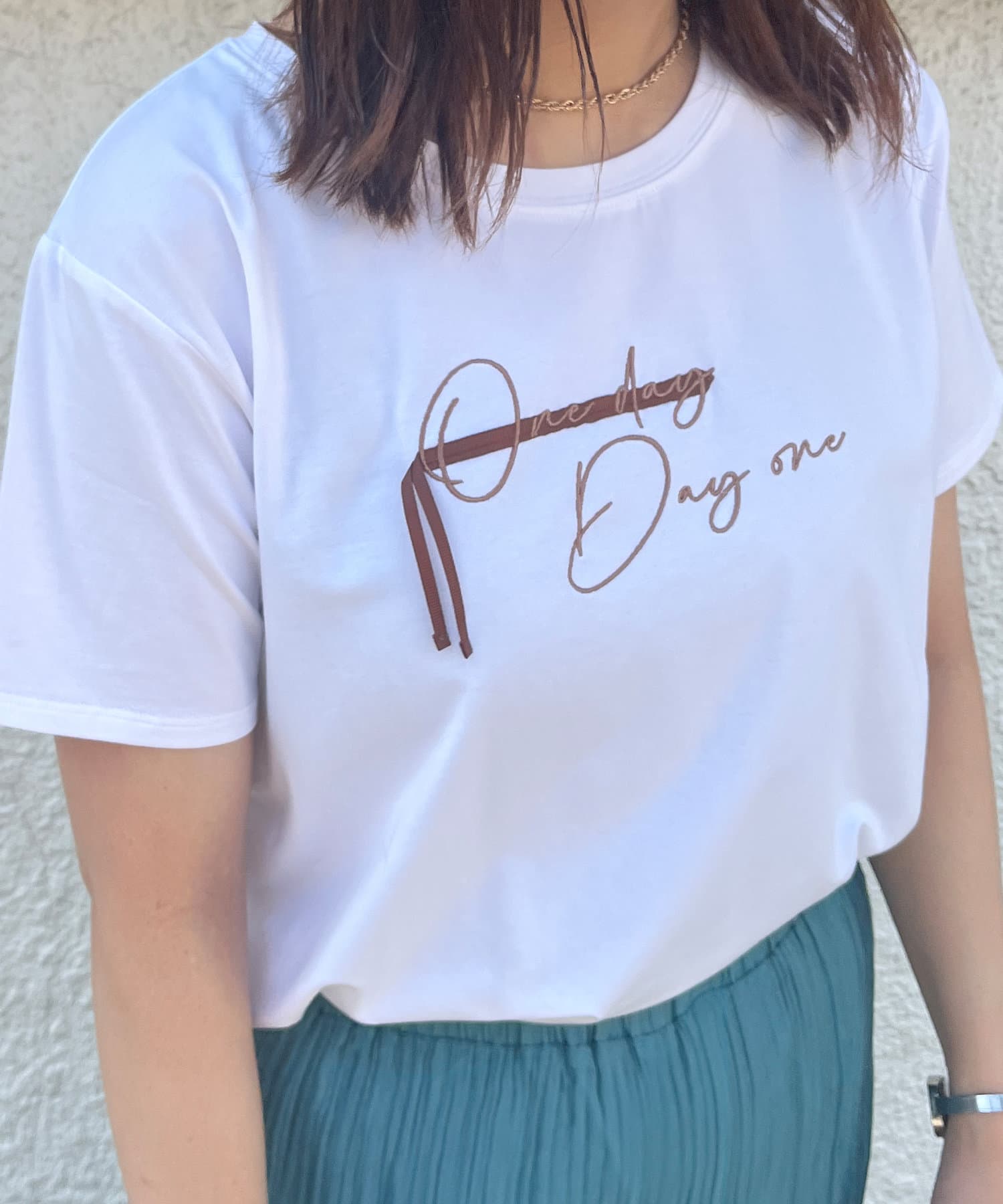 Chez toi(シェトワ) テープ×ロゴTシャツ