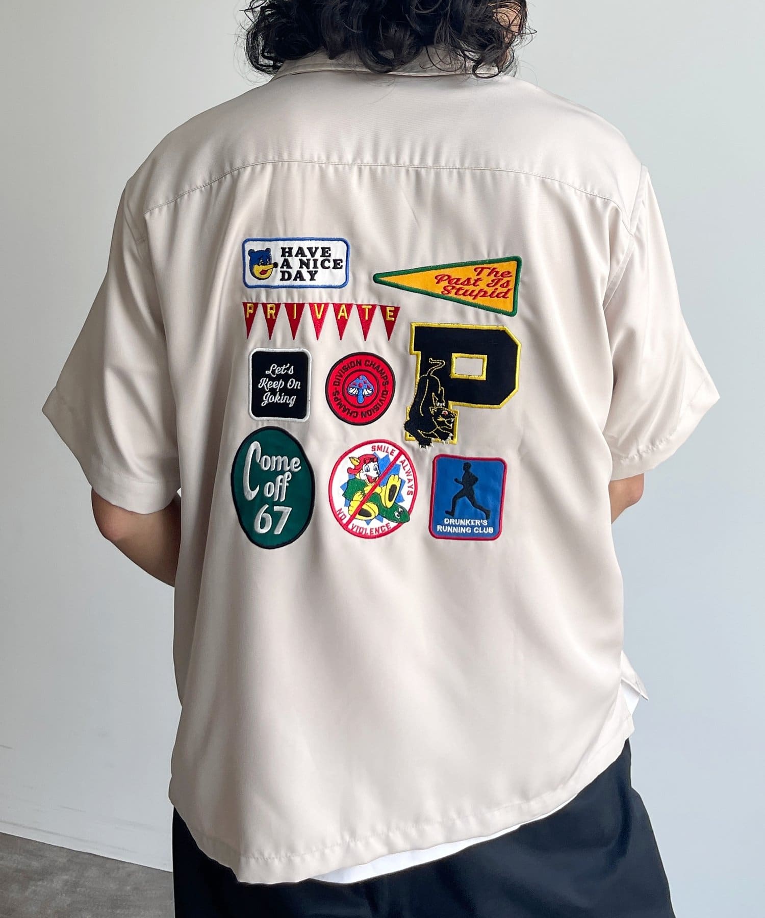 CPCM(シーピーシーエム) ツイルバックワッペン刺繍半袖シャツ