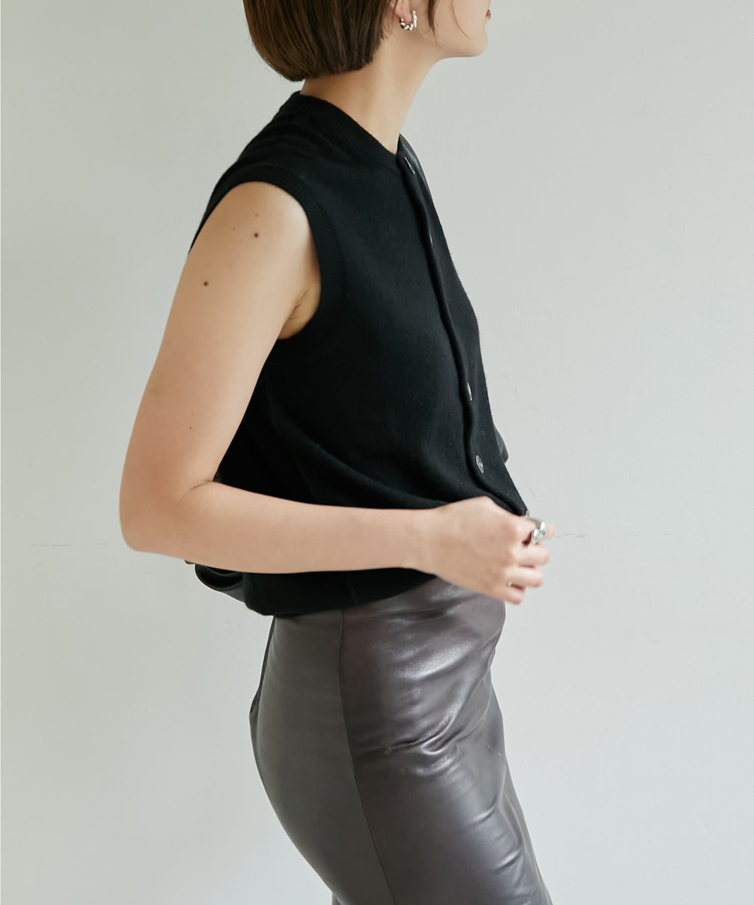 INSCRIRE アンスクリア ノースリーブ カーディガン ブラック