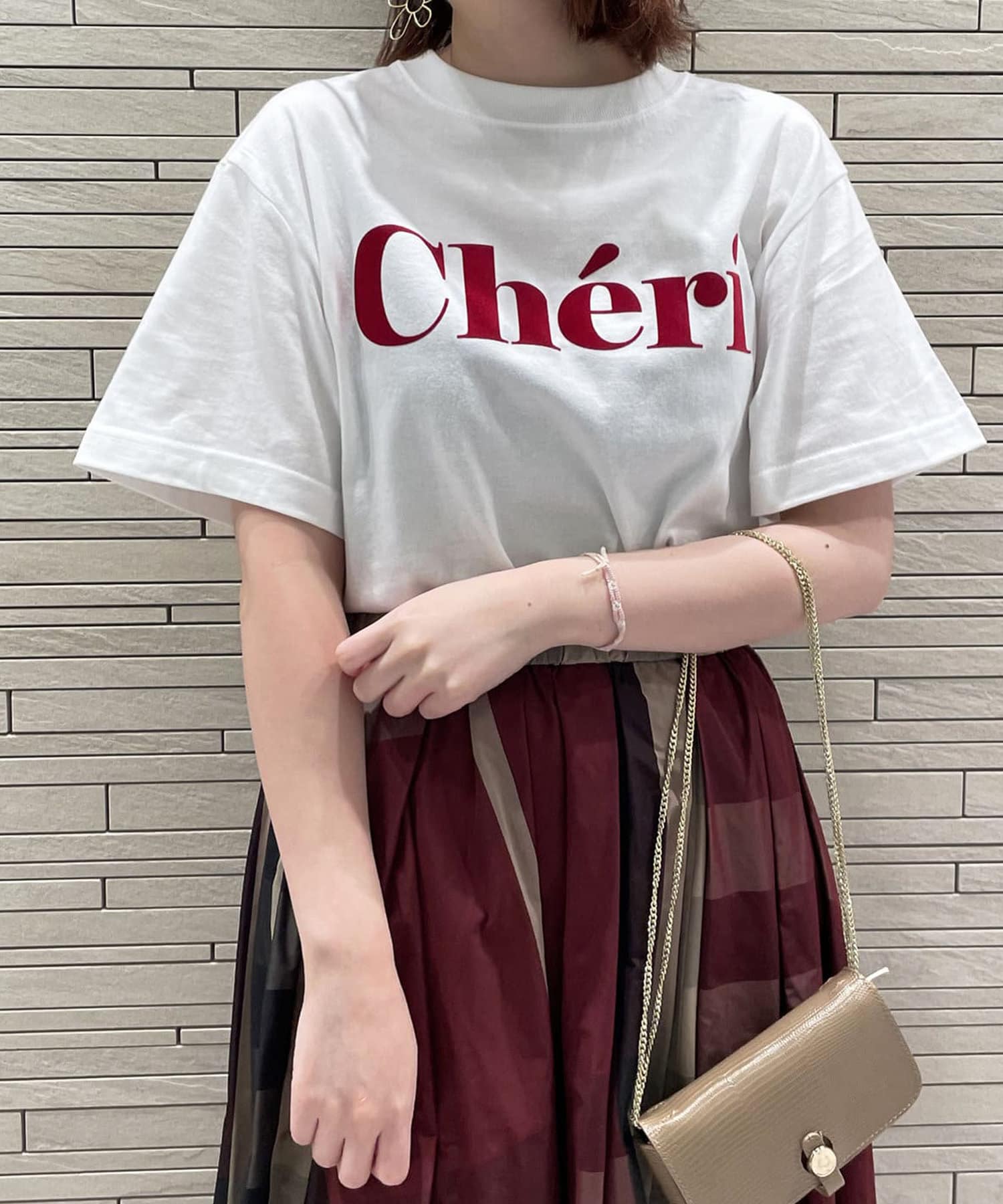 トレンドライクなロゴプリント】CheriフロッキーTシャツ | un dix cors(アンディコール)レディース | PAL  CLOSET(パルクローゼット) - パルグループ公式ファッション通販サイト