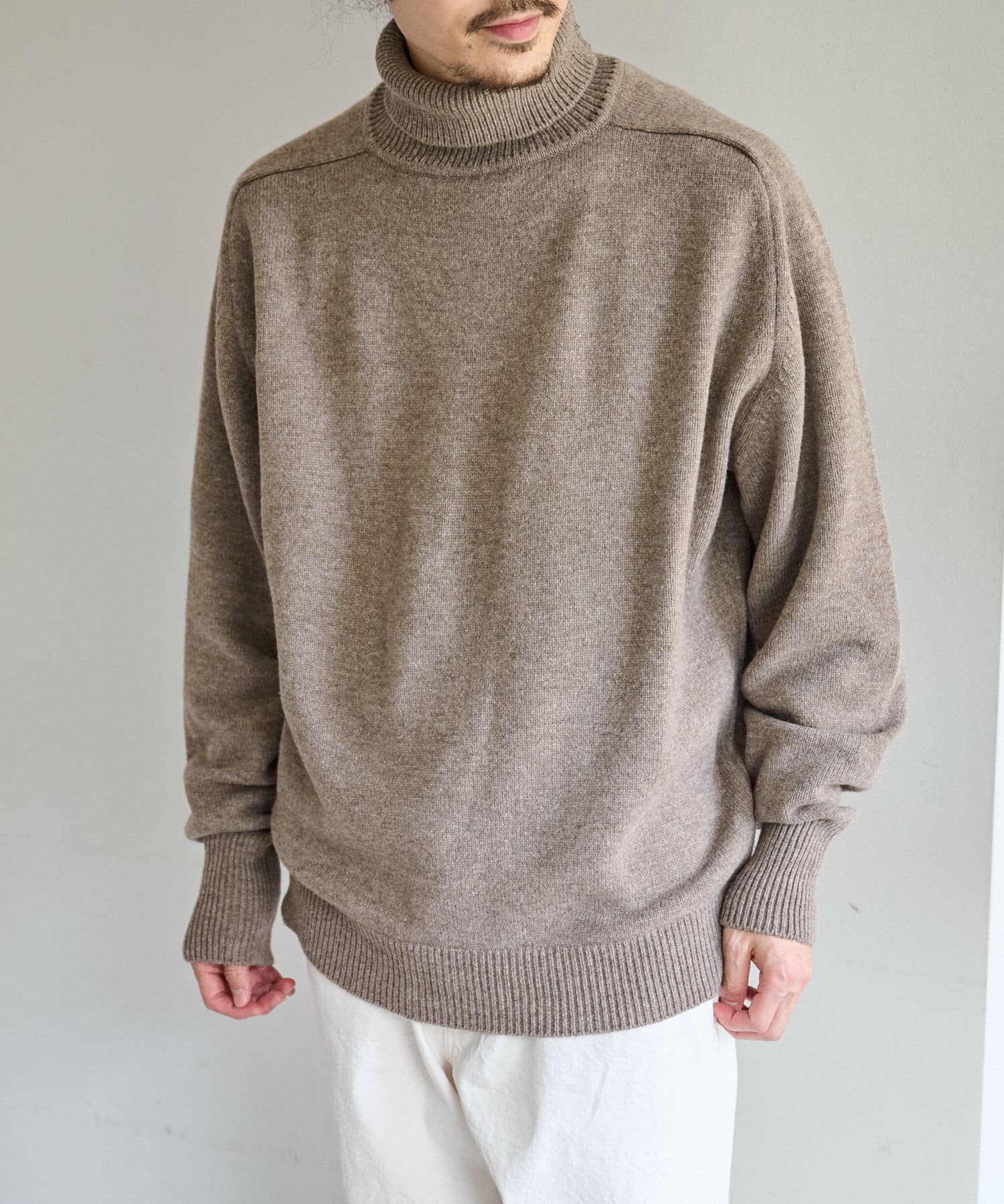 予約 HERILL Black sheep Wool Turtule Neck ヘリル メンズ