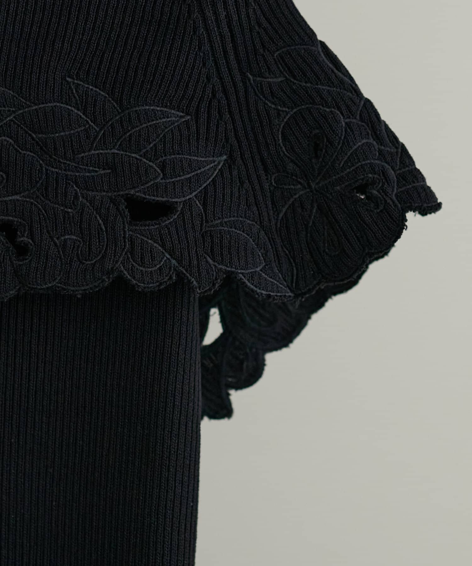 natural couture(ナチュラルクチュール) WEB限定カラー有り/刺繍衿強撚リブニット