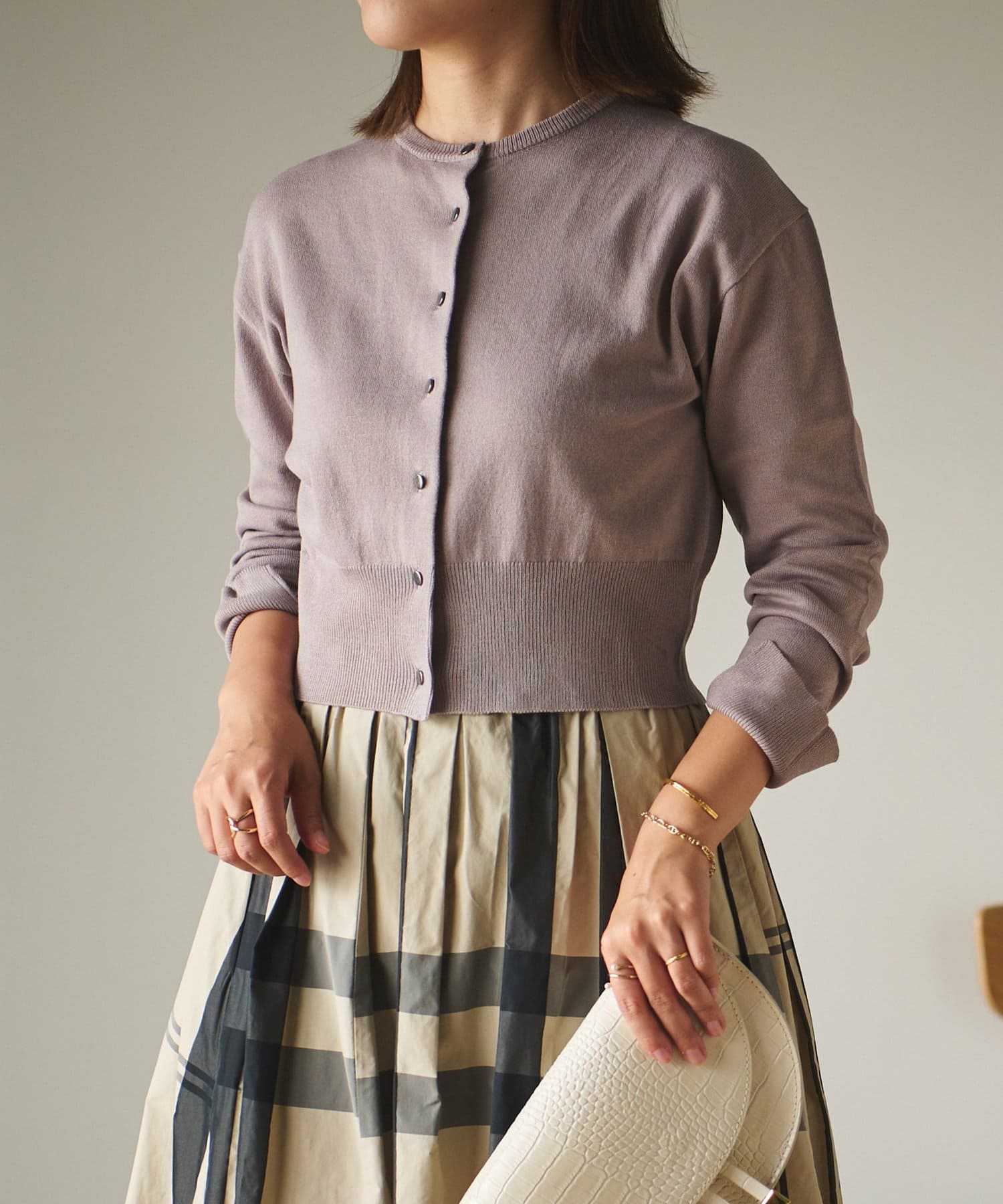 un dix cors(アンディコール) 【サラッとした着心地 】麻タッチメタル釦クルーネックカーディガン