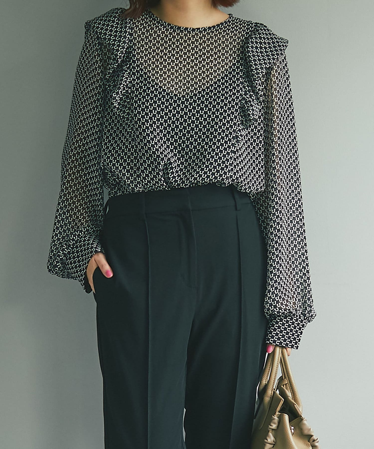 un dix cors(アンディコール) 【おしゃれ度アップ】チェーン柄シフォンブラウス