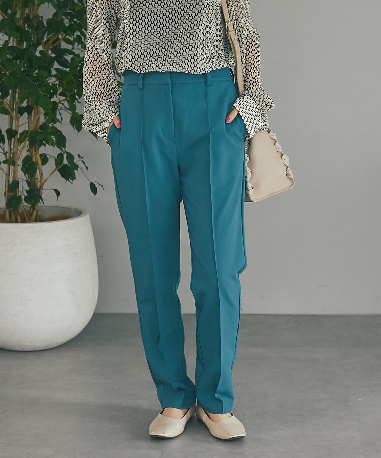 un dix cors(アンディコール) 【デイリーに使える大人の日常着】センターシーム入りテーパードパンツ