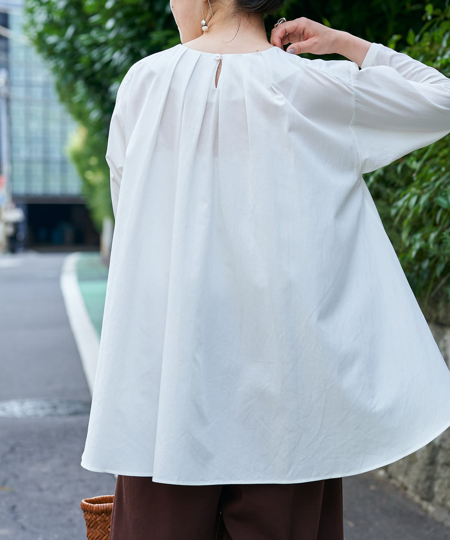 SALE／55%OFF】 BEARDSLEYビアズリー フレアーブラウス 花刺繍 美品 