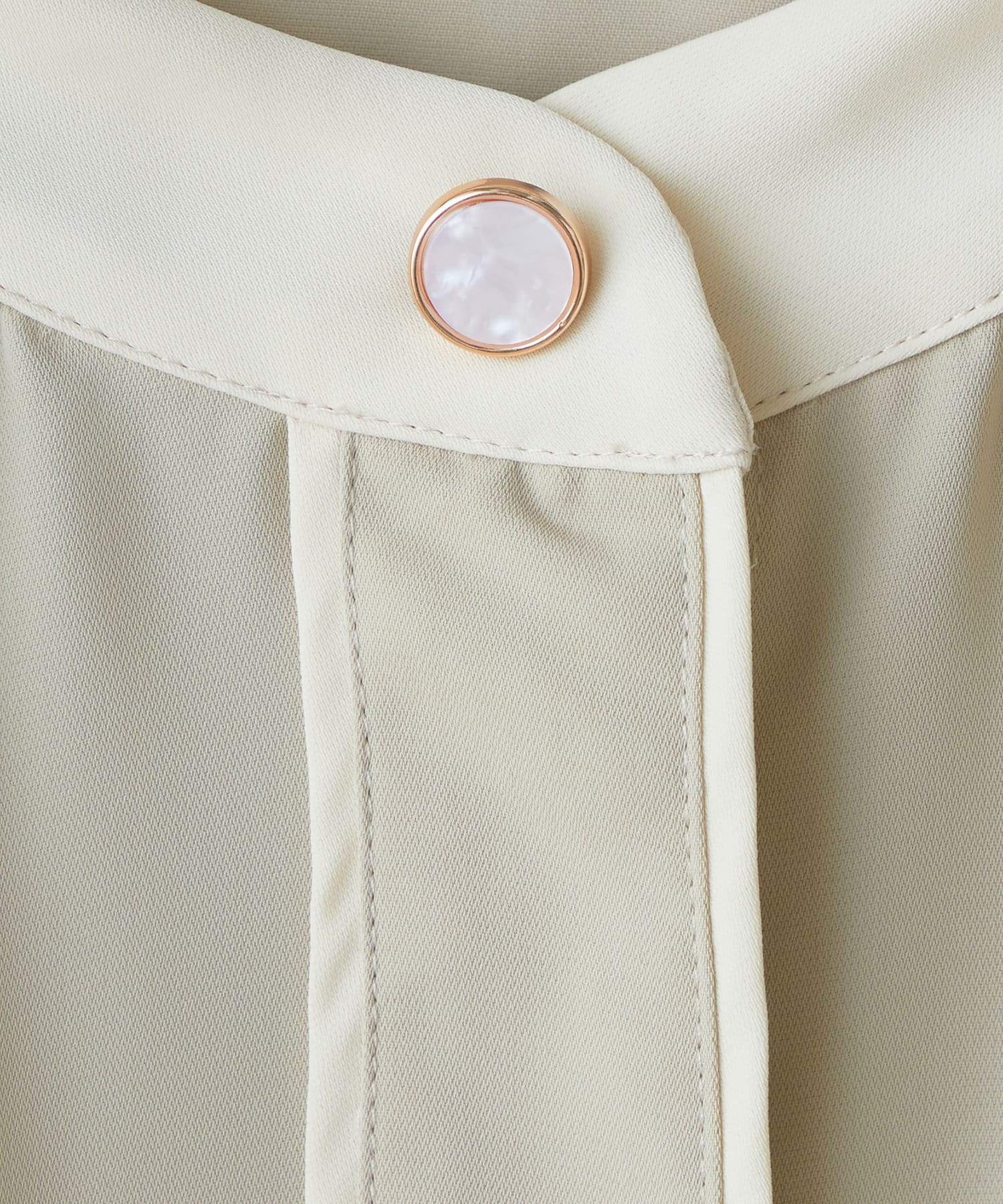 natural couture(ナチュラルクチュール) バイカラーデザイン釦5分袖ブラウス