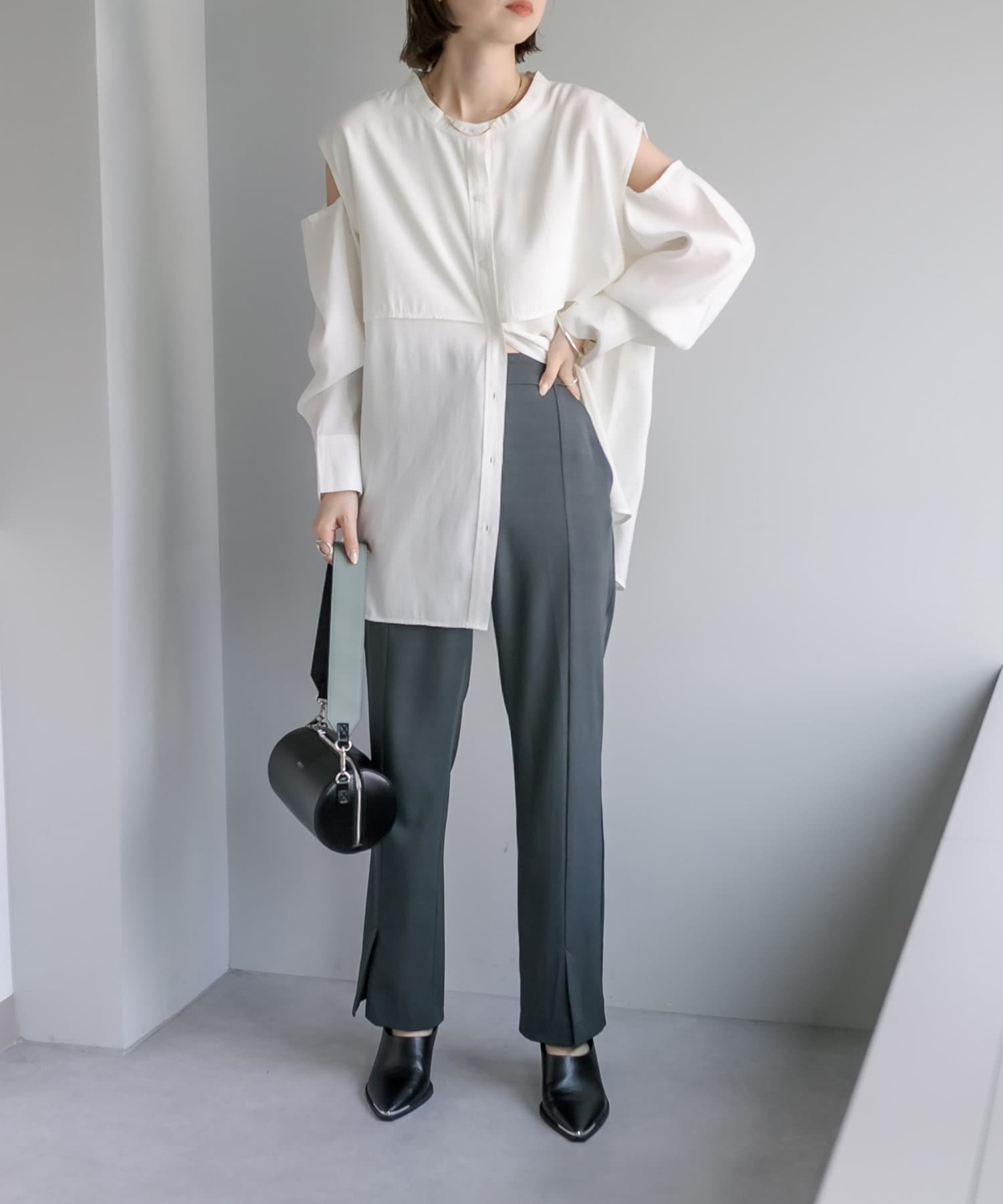 試着のみ】DIOR 肩あき Tシャツ 値下げ不可
