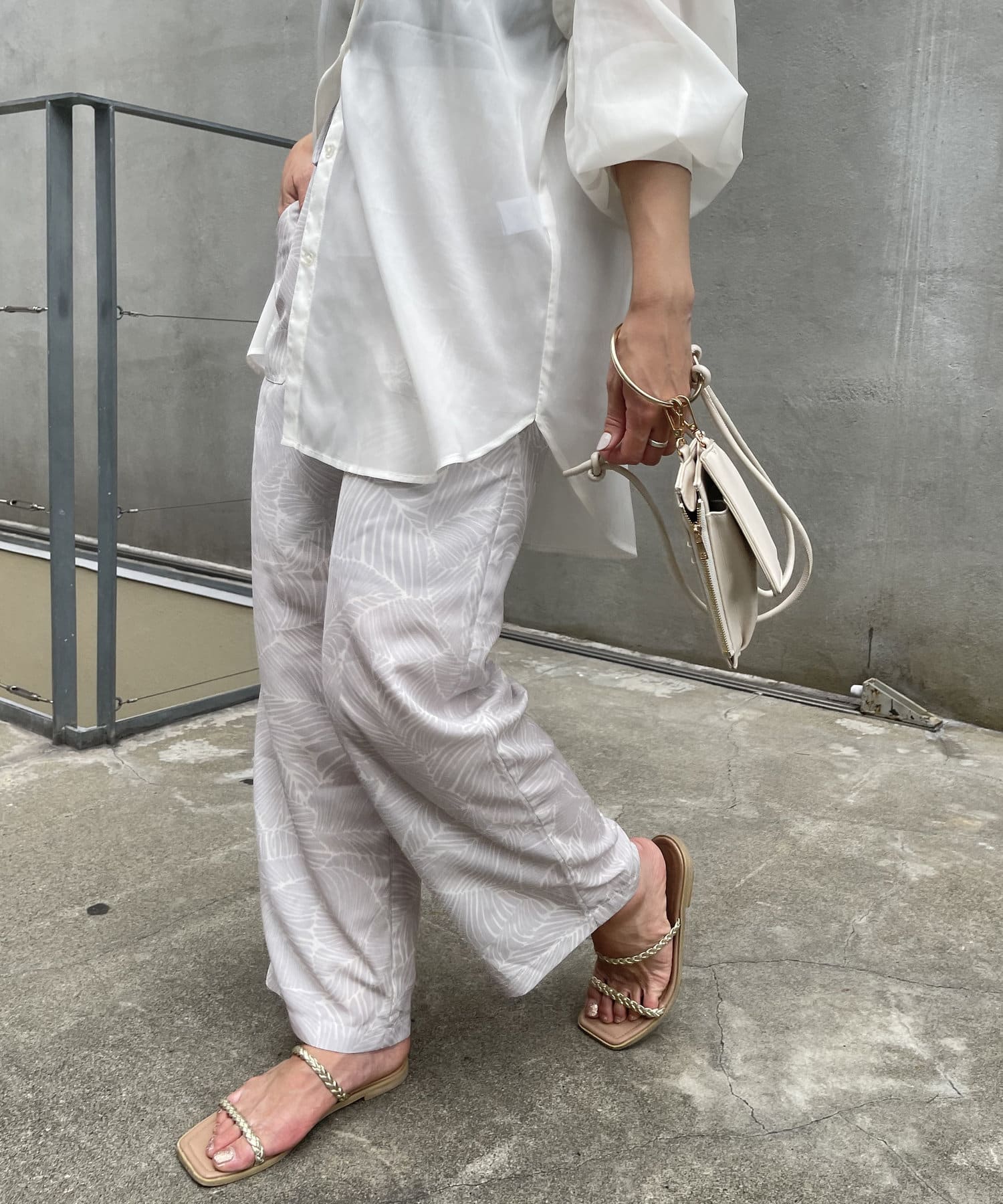 CINOH ボタニカル総柄　カジュアルパンツ　フリー　光沢感　写真映え CINOH ボタニカル総柄 カジュアルパンツ フリー 光沢感 写真映え