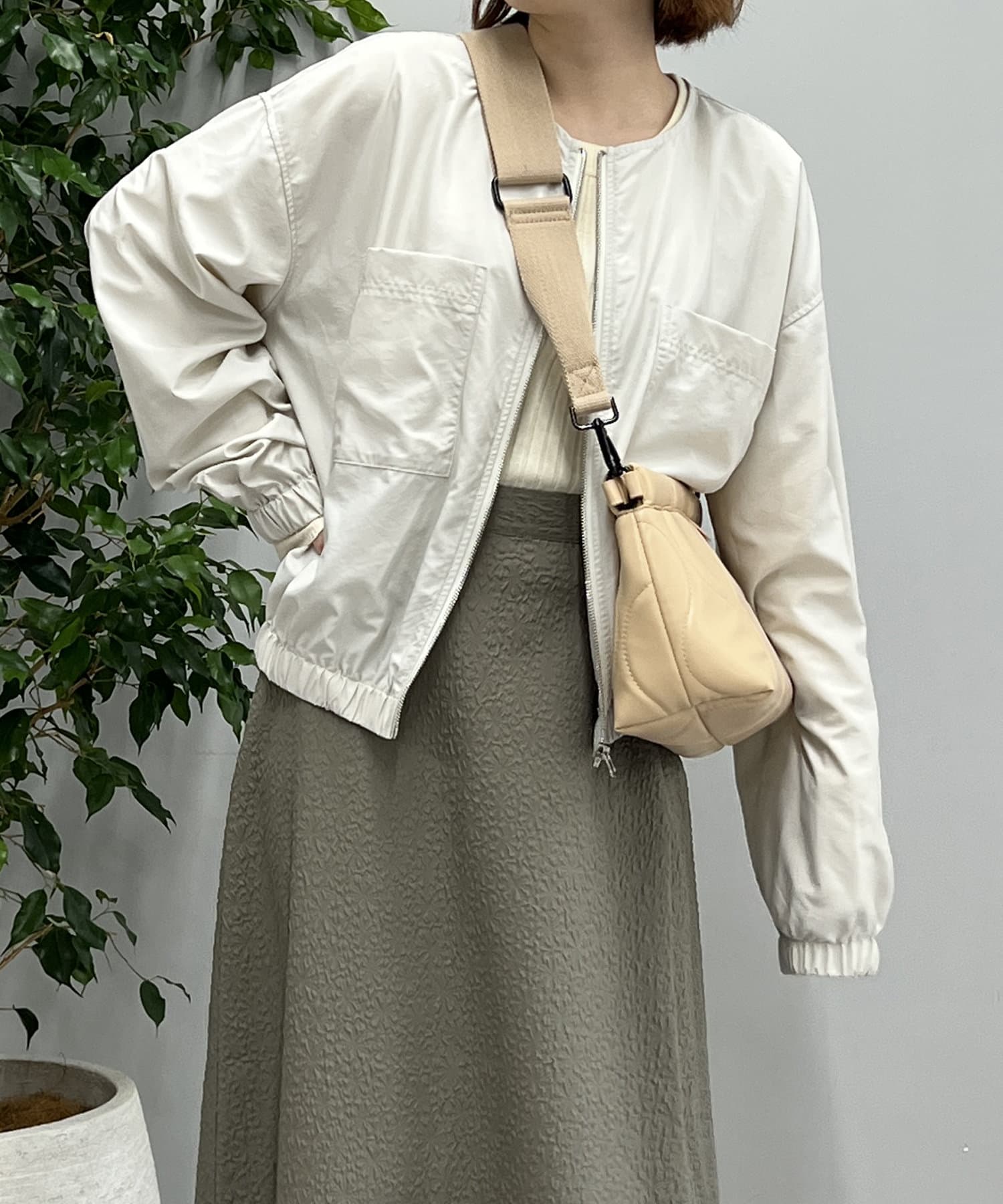 un dix cors(アンディコール) 【オンオフ使えて高コスパ】ナイロン光沢ノーカラーブルゾン