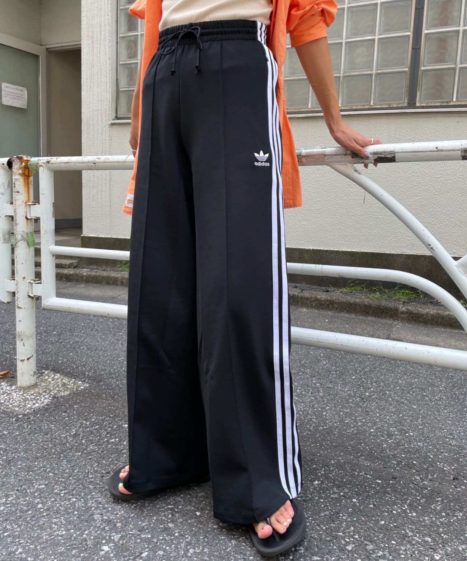 新品タグ付き】リラックス ワイドレッグパンツ / アディダス adidas