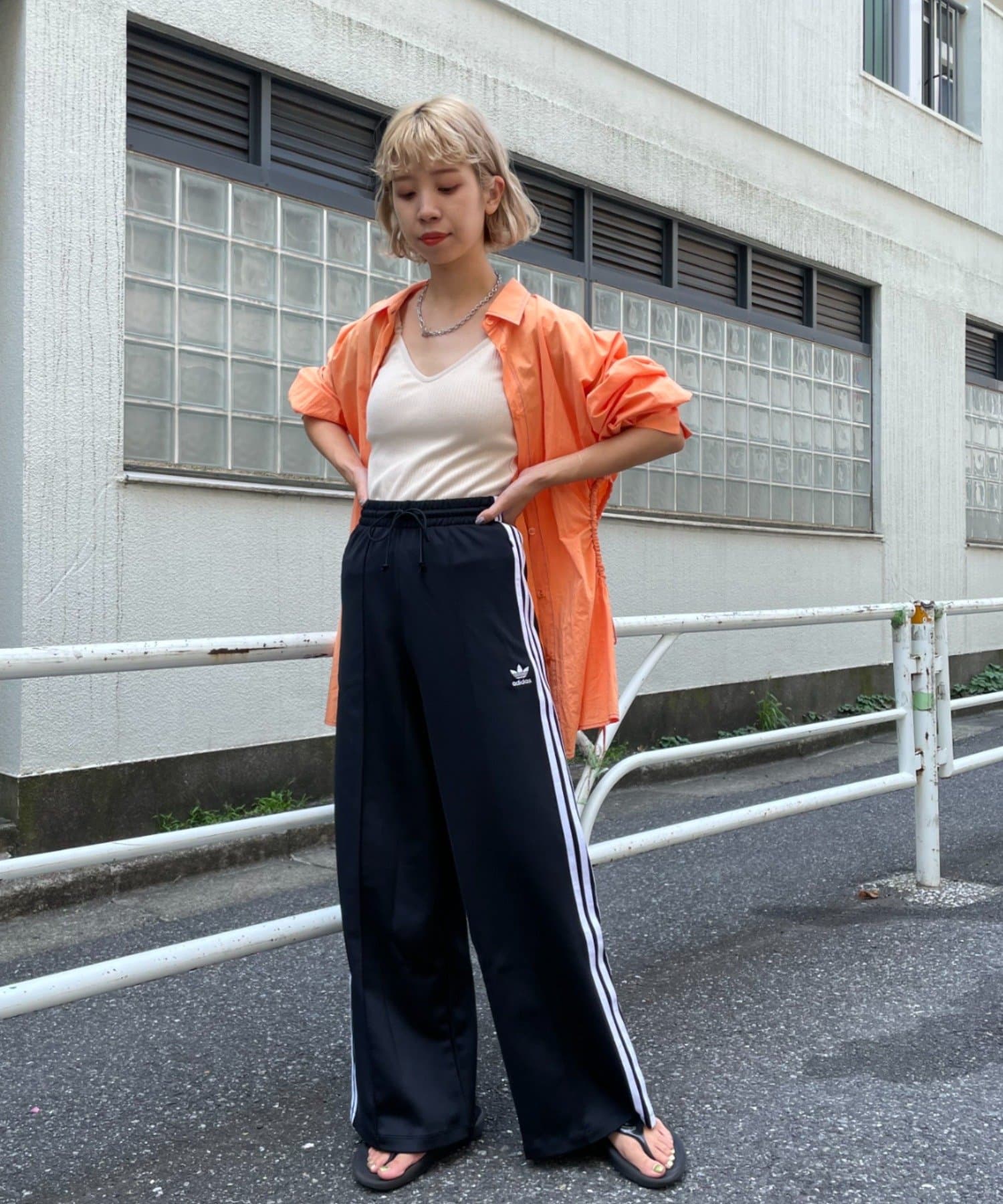 adidas primeblue リラックス ワイドレッグパンツ - スラックス