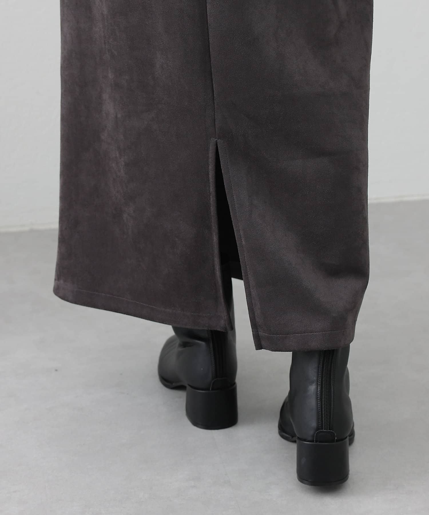 COLONY 2139(コロニー トゥーワンスリーナイン) スエードポンチタイトスカート