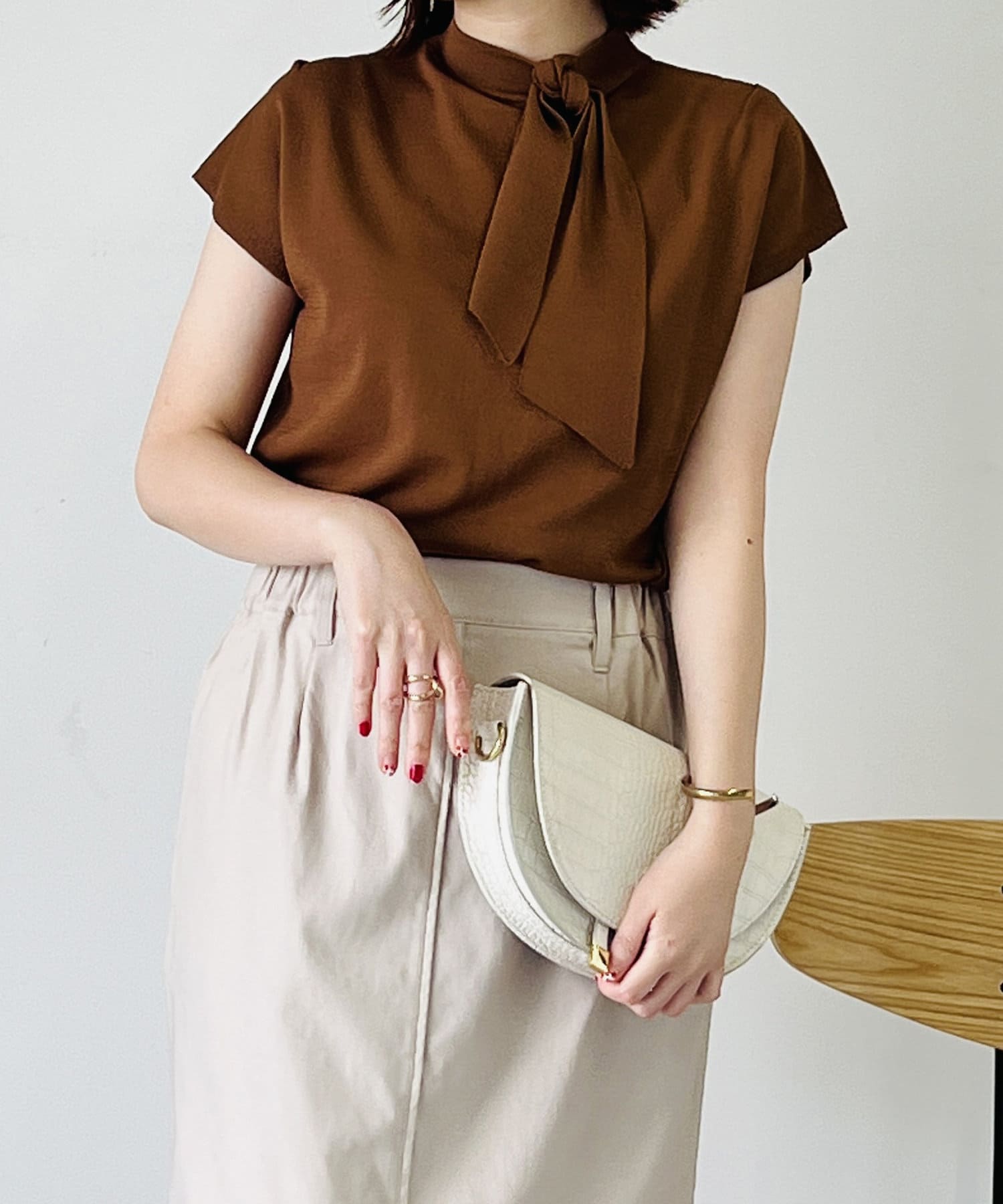 un dix cors(アンディコール) 【女性らしさ引き立てる】フレンチスリーブボウタイニット