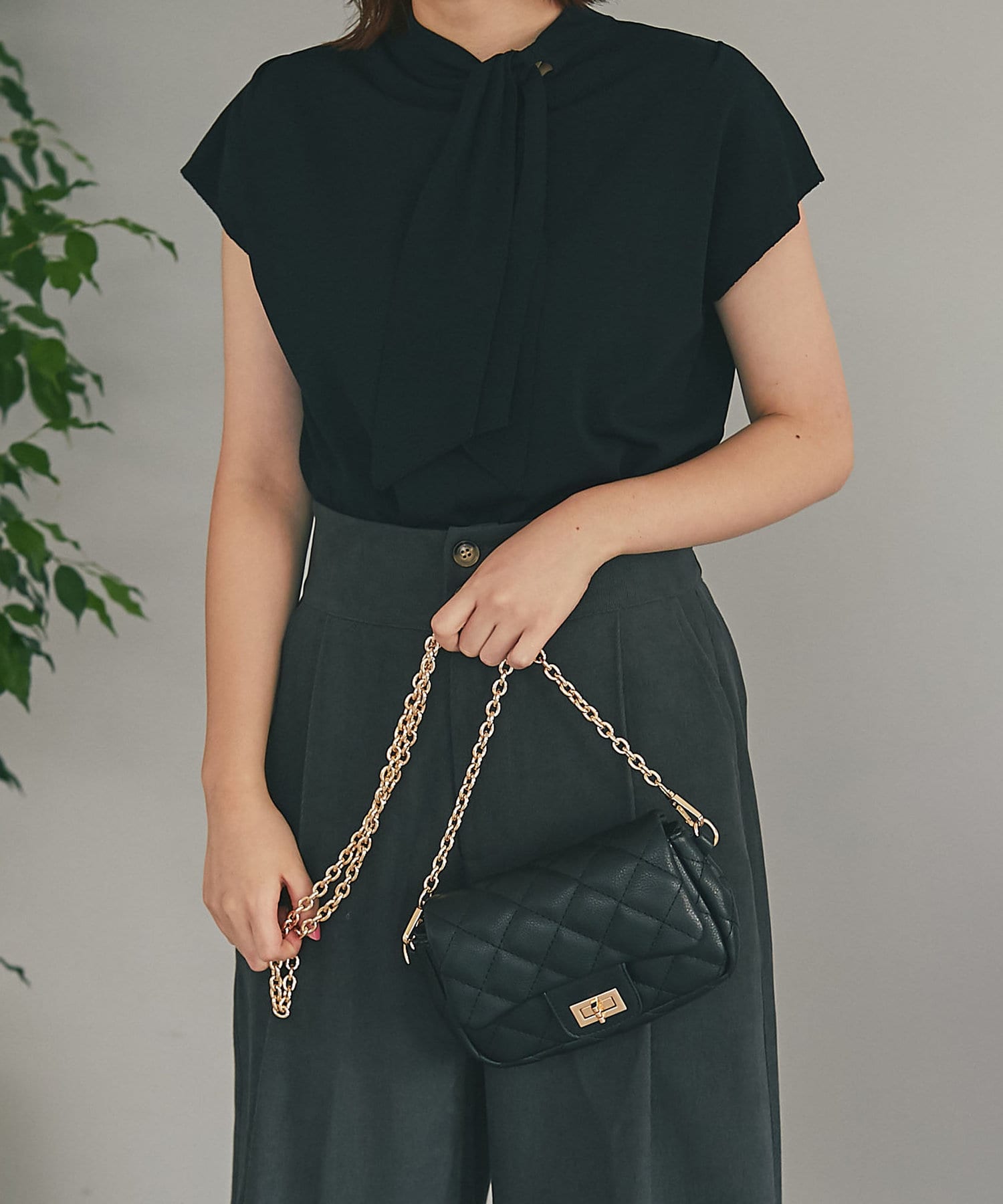 un dix cors(アンディコール) 【女性らしさ引き立てる】フレンチスリーブボウタイニット