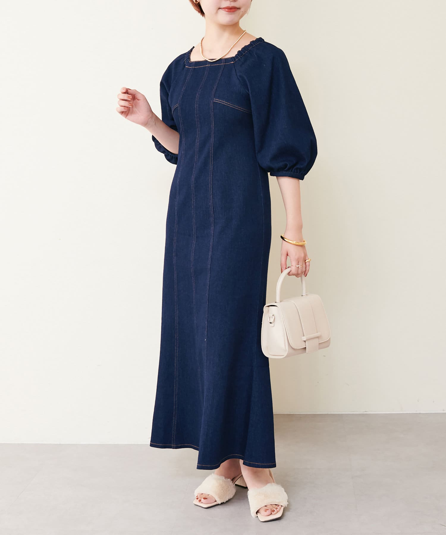 M.U.L リメイクデニムワンピース ヴィンテージ 1点物 エムユーエル AZUL by moussy（アズールバイマウジー）の「IRREGULAR HEM STITCH